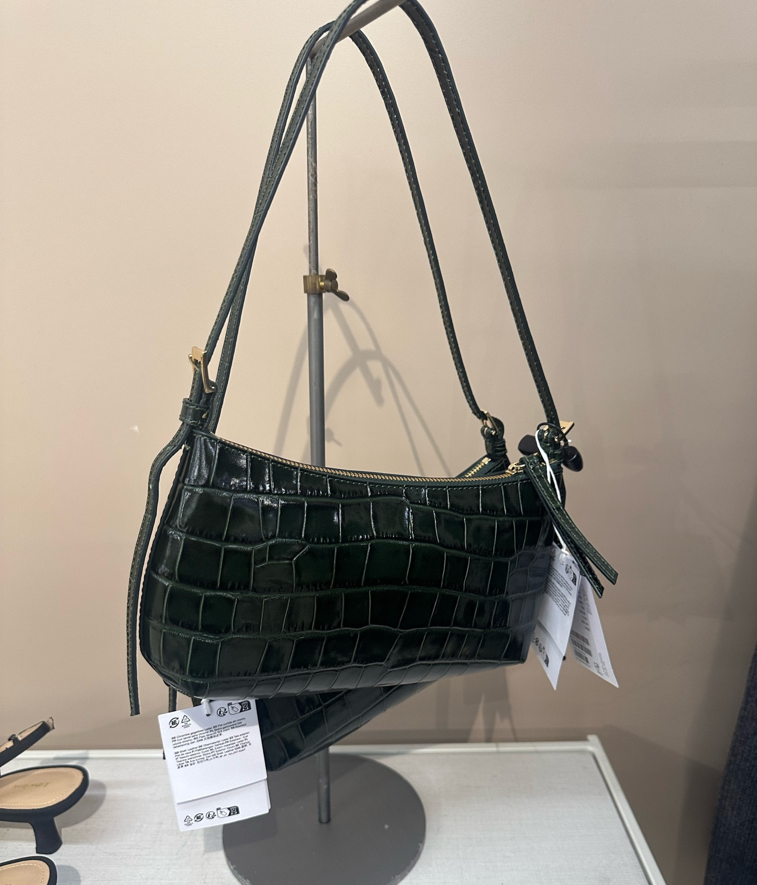 Green small bag #greenbag #bag #otherstories 

#LTKstyletip #LTKeurope #LTKnederlands