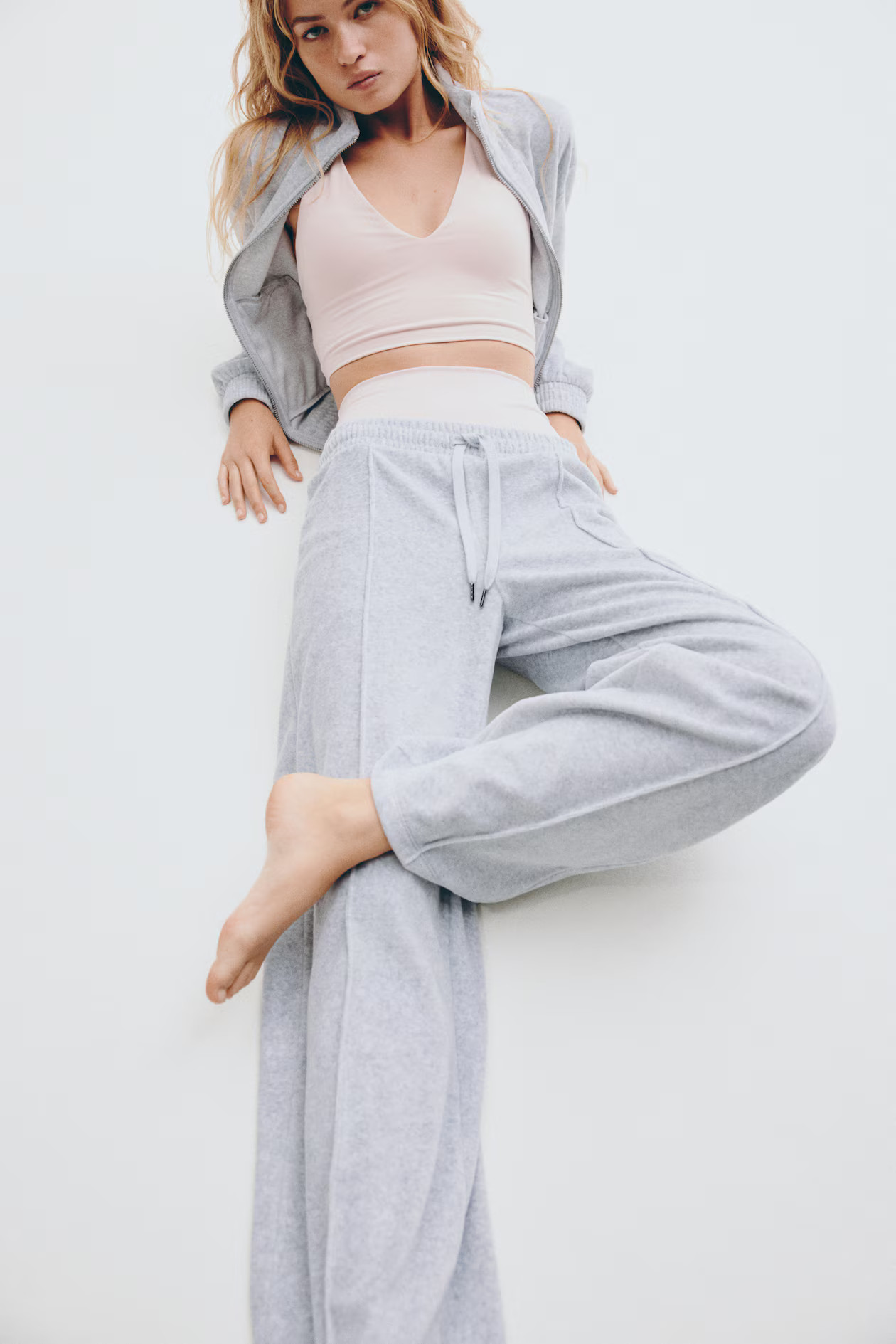 Wide velour joggers | H&M (UK, MY, IN, SG, PH, TW, HK)