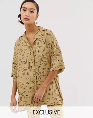Monki – Oversize-Bluse in Beige mit Gesichtsmotiv, Kombiteil | ASOS DE