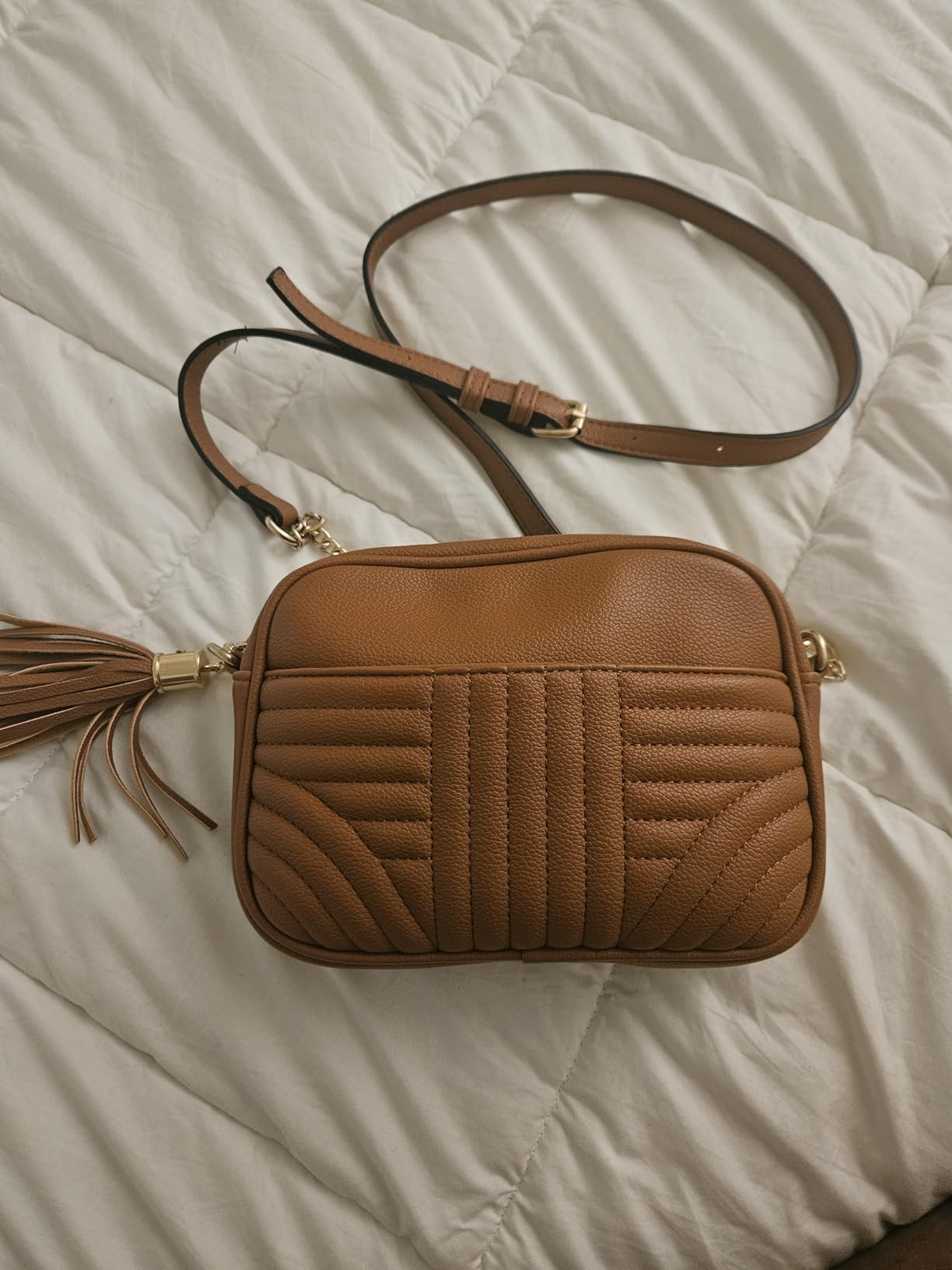 EVVE Quilted Crossbody Bags for Women - Stylish Camera Bag with Tassel - Lightweight Medium Size ... | Amazon (US)
