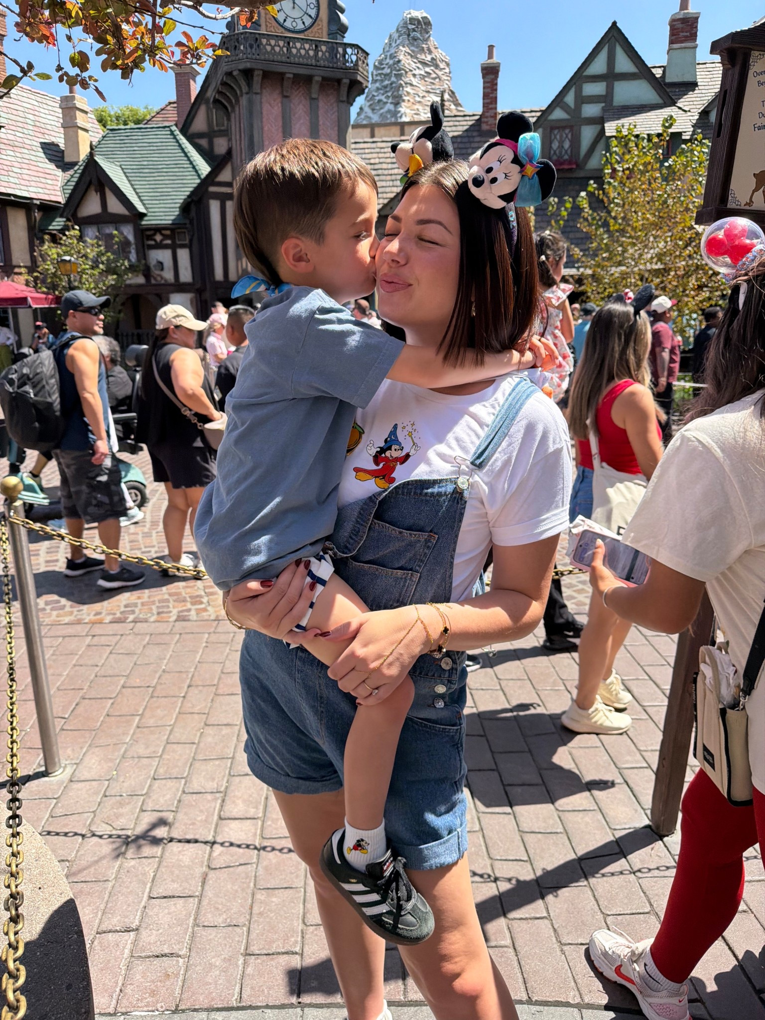 Mom Disney outfit🦋