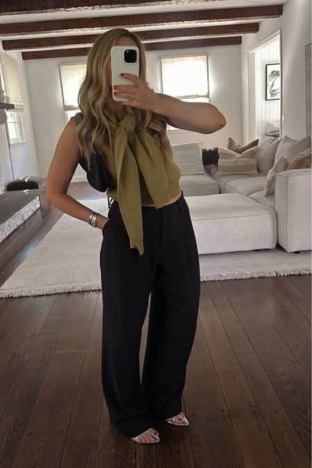 LTK creators lunch 
Small top 
Xs in trousers (if you buy the aritzia version linked under similar size up 1-2 sizes for a similar slouchy fit) 

Sandals TTS  

#LTKSeasonal #LTKstyletip