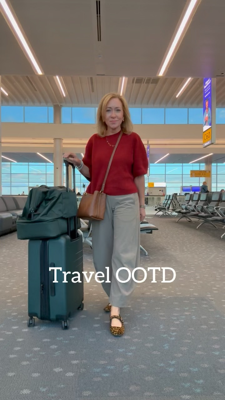 Keeping it comfortable today✈️. 

Nothing beats the Ruti pant for travel…it’s just the best!
Oh, and my sweater is on major sale today👏. Happy Sunday!

#LTKootd #LTKTravel #LTKPetite