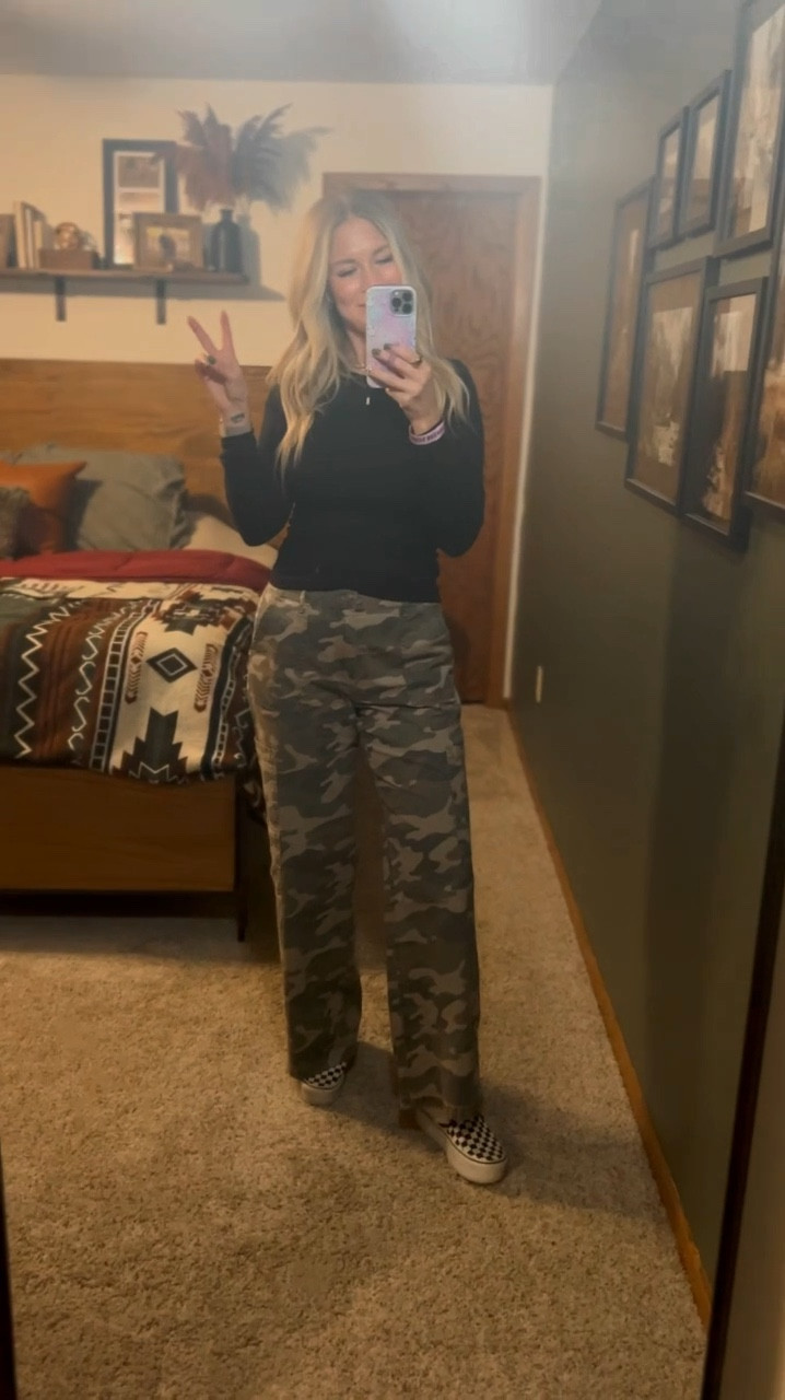 I understand the hype on these Camo Pants - $17 well spent 👍 

Can’t go wrong with this fall outfit. I wore it to our local brewery last night 



#LTKVideo #LTKMidsize #LTKFindsUnder50