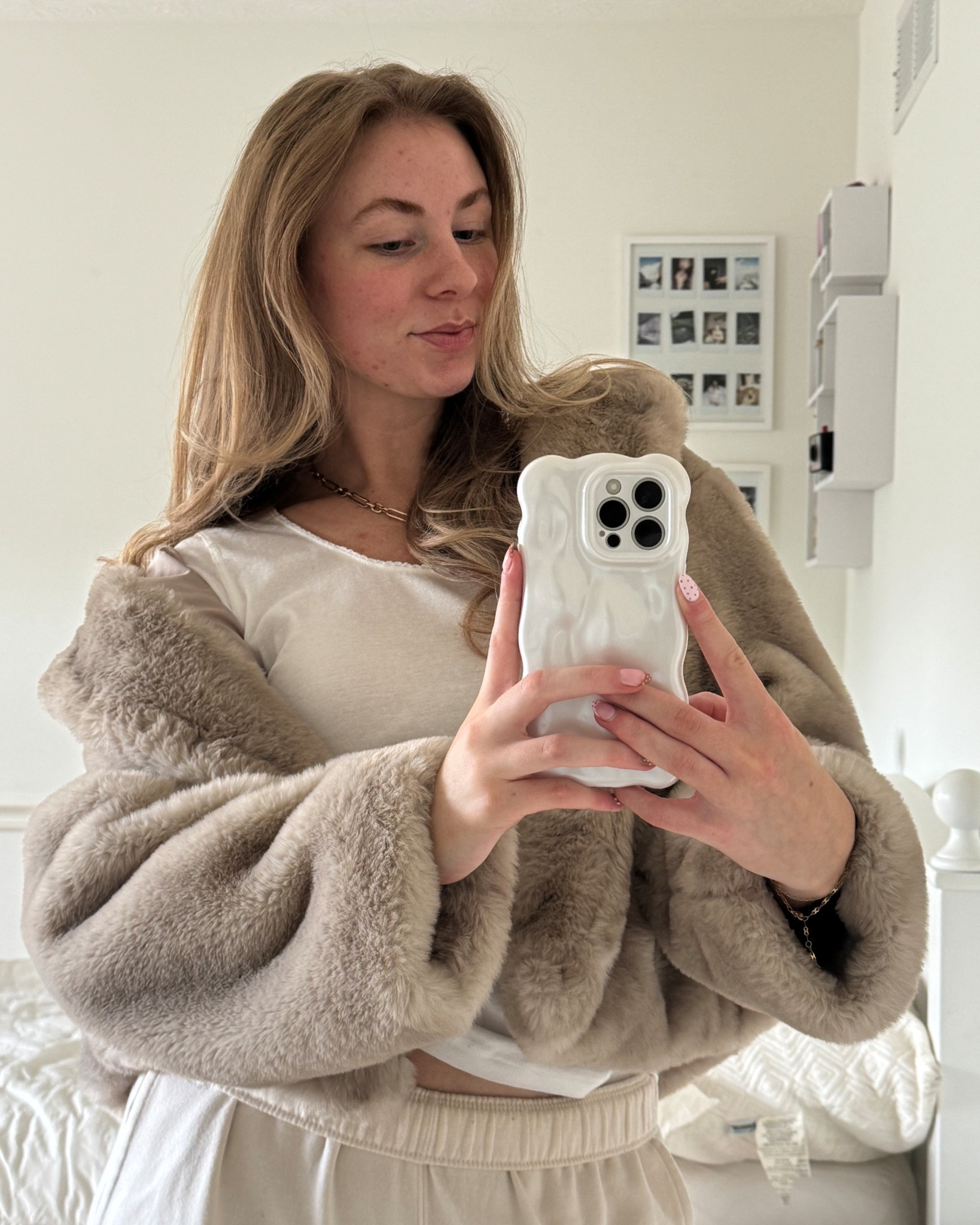 always get sooo many questions on my cloud phone case 🫧☁️ 

#phonecase #iphonecase #aesthetic 

#LTKGiftGuide #LTKHoliday #LTKootd