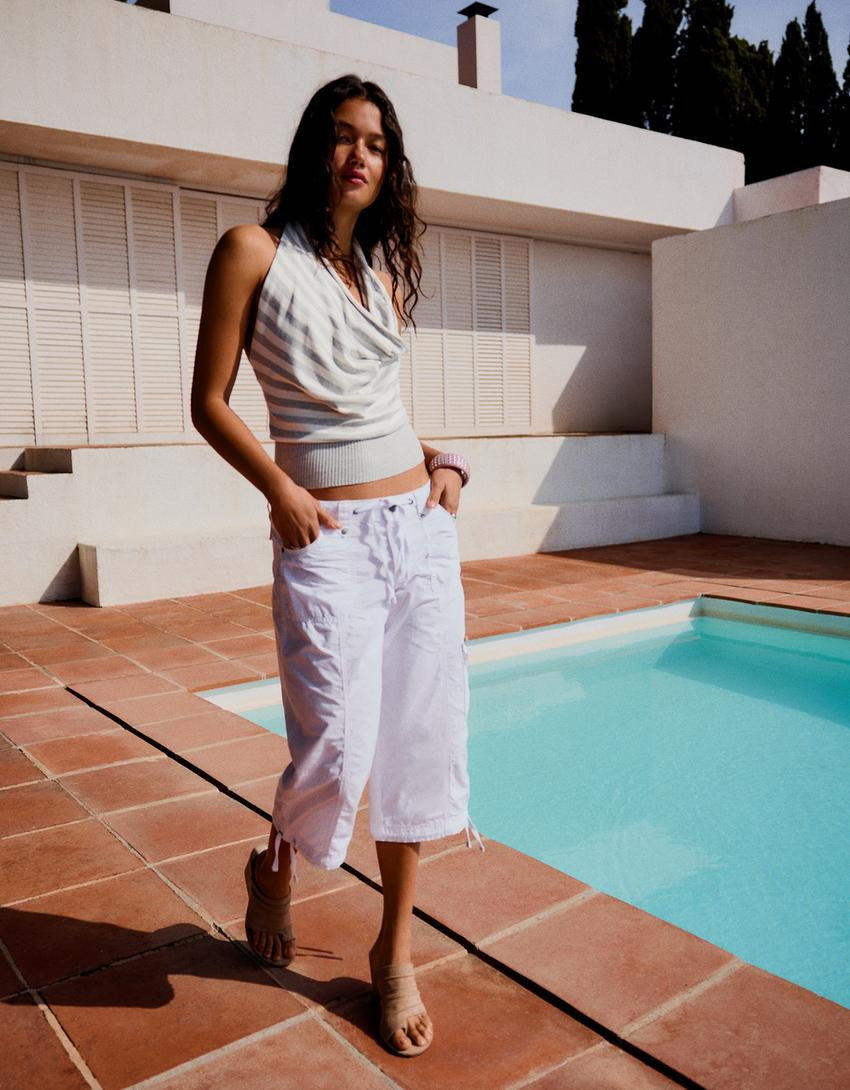 Capri trousers with pockets - Women | Bershka UK