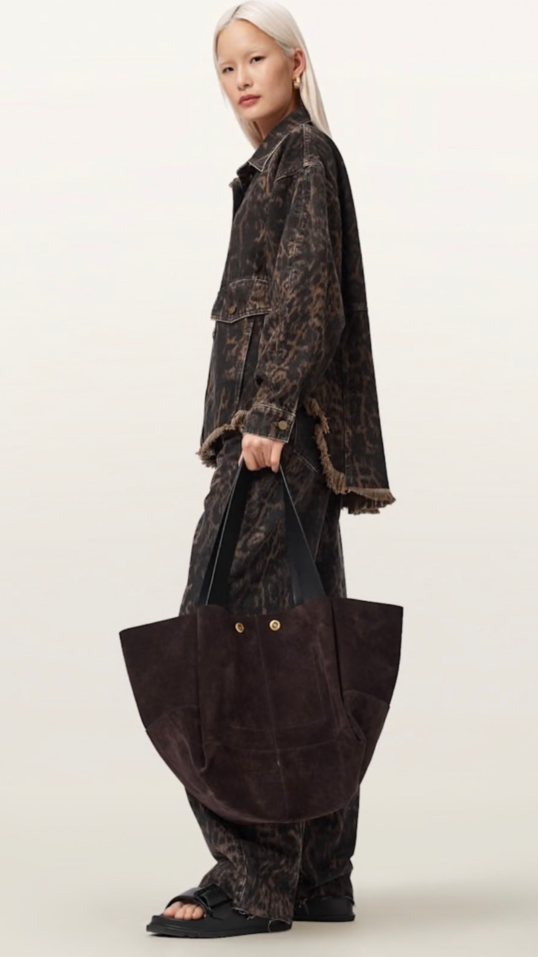 ROSALIE LARGE SUEDE TOTE BAG

We all love a tote – upgrade to the Rosalie. This spacious suede option is perfect for carrying all the essentials.

#LTKSeasonal #LTKTravel #LTKWorkwear
