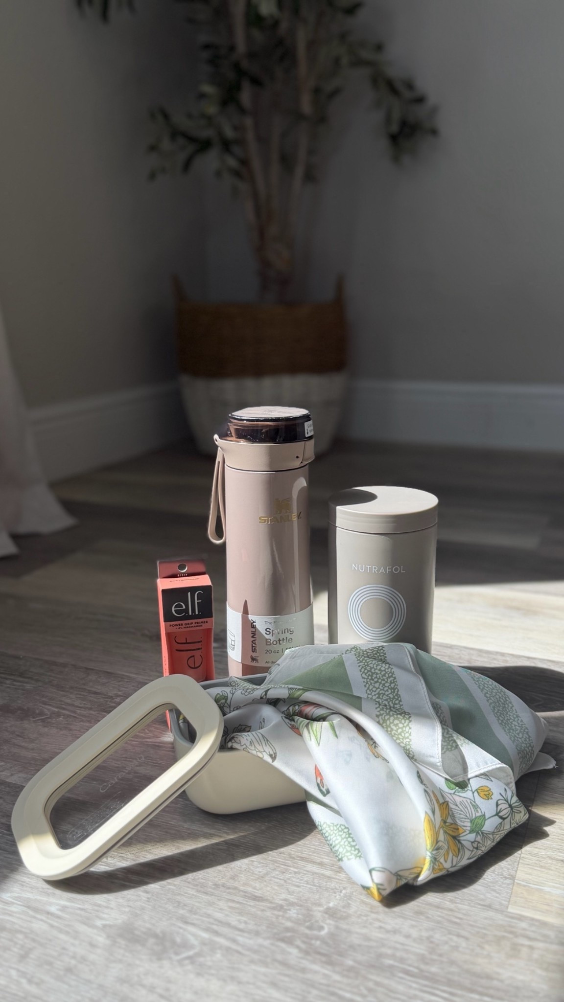 Some LTK goodies from con! 
Thank you @Nutrafol @Dynamite Clothing @Caraway

#LTKstorytime #LTKHome #LTKBeauty