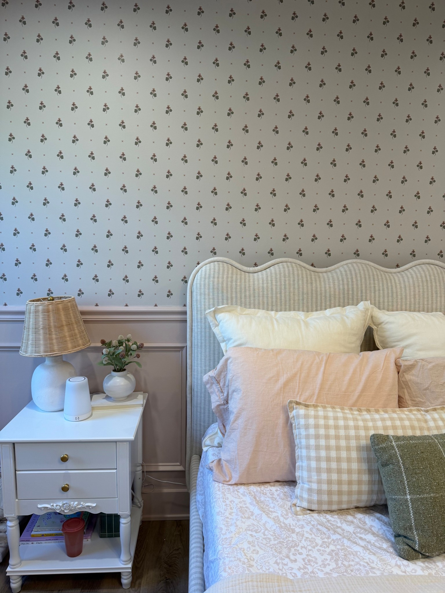 Girly and floral toddler girl room details!