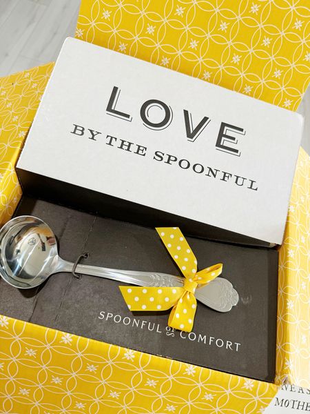 These @spoonfulofcomfort boxes make the best gifts! Use code ASHLEY15 for 15% off for 72 hours! 

#spoonfulpartner #sendlove #sendsoup #spoonfulofcomfort 