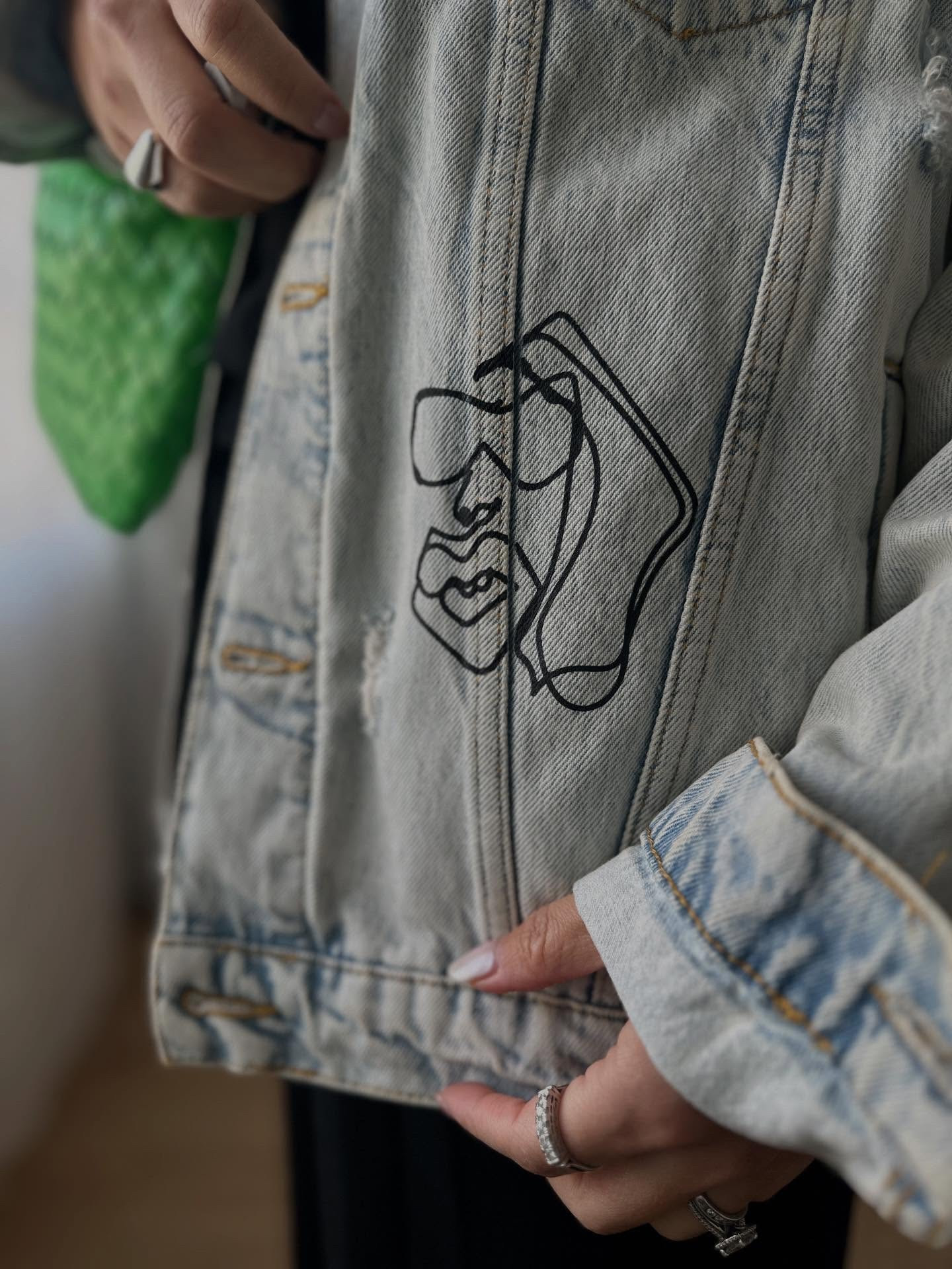 This jacket… gnarly.
Cashmere season… gnarly.
Vietnamese pho… gnarly.
OOTD and today’s pho lunch, all served with a gnarly vibe

And this song? My daughter played it so many times it’s permanently stuck in my head.

Link in bio and story
Comment SHOP for a direct link

#ootd #styleinspo #outfitinspiration #fy #fyp #lunchdate #cashmere #gnarly #denimjacket #casual #sandiego

#LTKOver40 #LTKdayinmylife #LTKootd