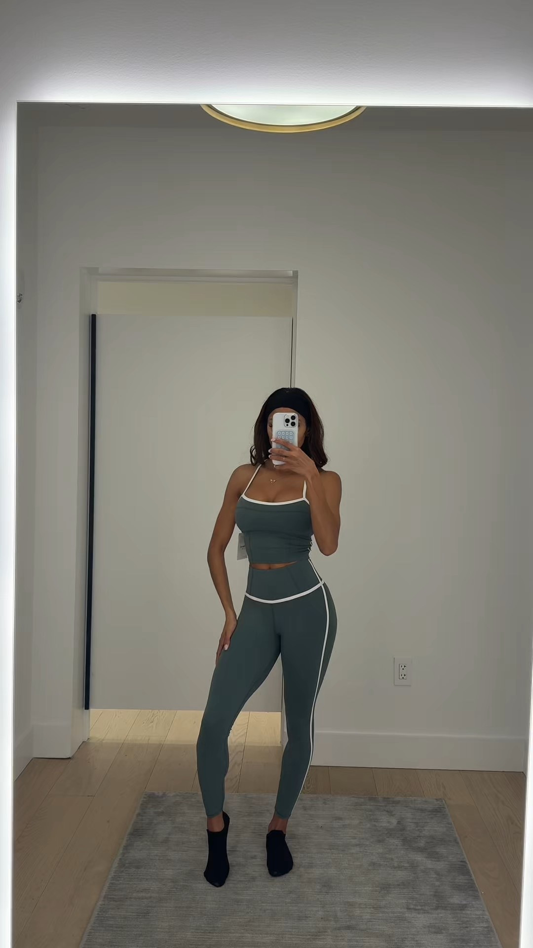 Wearing a size XS in both the top & leggings 

#LTKActive #LTKfitnessgoals #LTKootd