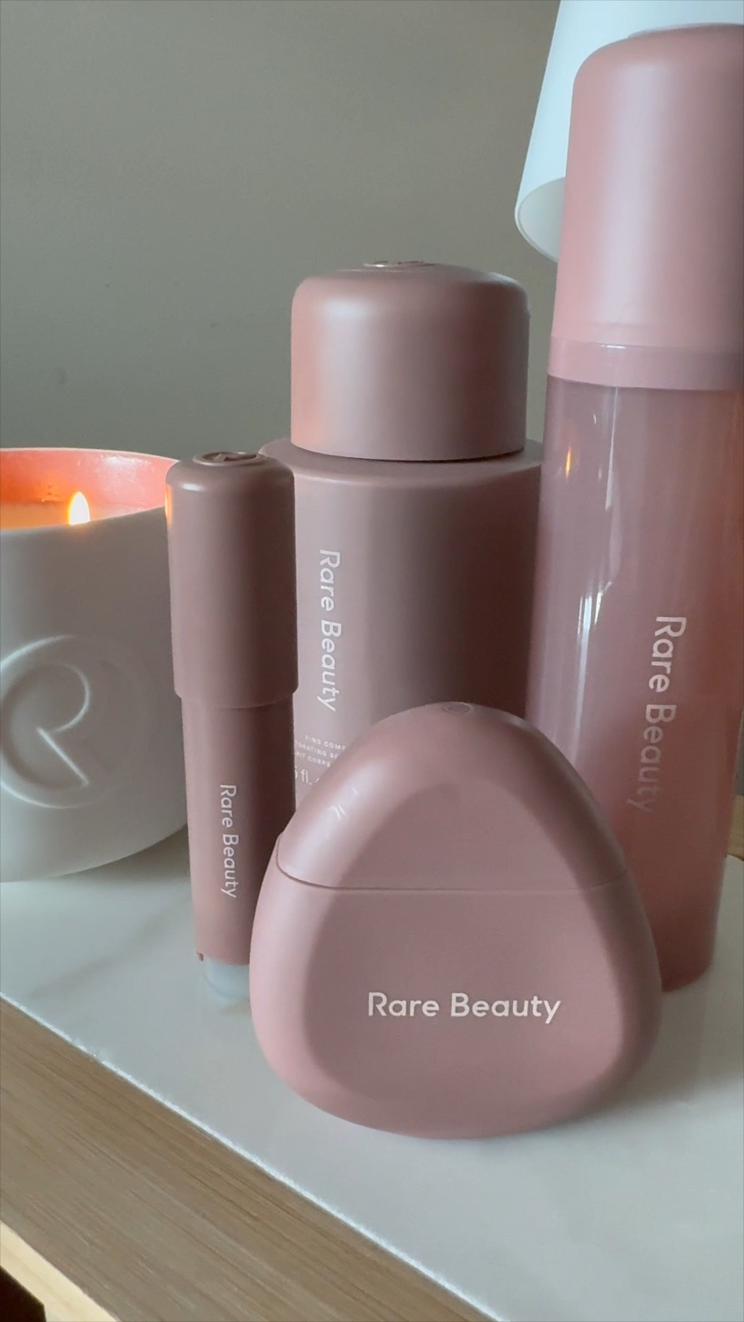 Preparados para ter uma nova experiência em sua rotina de cuidados e bem estar? 

A @rarebeauty , a marca de beleza de @selenagomez , acaba de lançar a Find Comfort, sua coleção de body care para acalmar, nutrir e proteger a pele com formulações altamente hidratantes e com ativos que nos ajudam a encontrar conforto em nossa própria pele! 

A coleção está disponível exclusivamente na Sephora Brasil!

#RareNaSephora #RareBeauty #SephoraBrasil #maydancini #desafioltkcon2024

#LTKbeauty #LTKbrasil