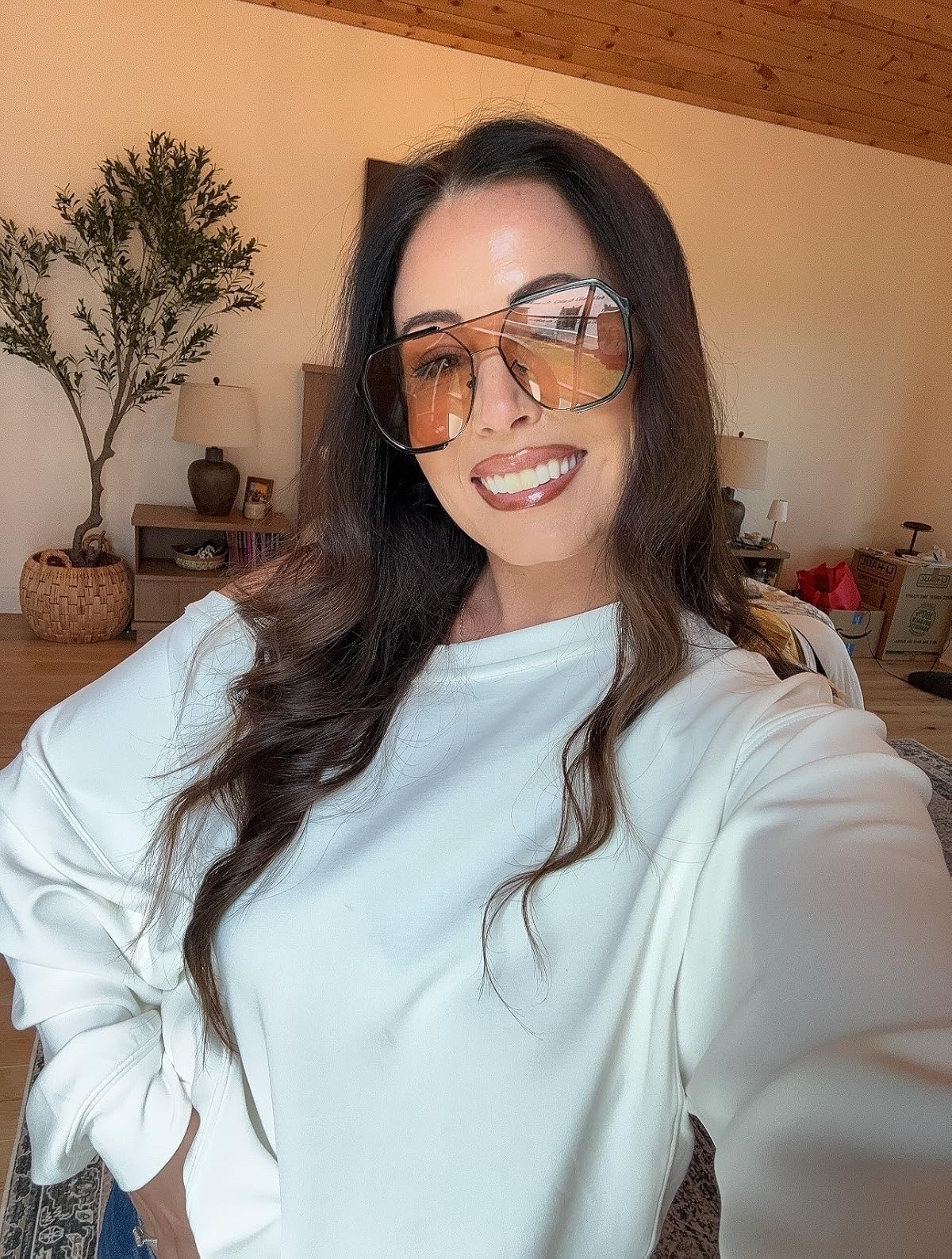 The sunglasses that instantly make an outfit look more expensive! 😎🤎 I love the oversized shape and warm tinted lenses. Such an easy accessory to throw on and completely elevate your look!
#Sunglasses #Accessories #LTKFinds #ElevatedStyle #FallAccessories #FashionFinds #EverydayStyle