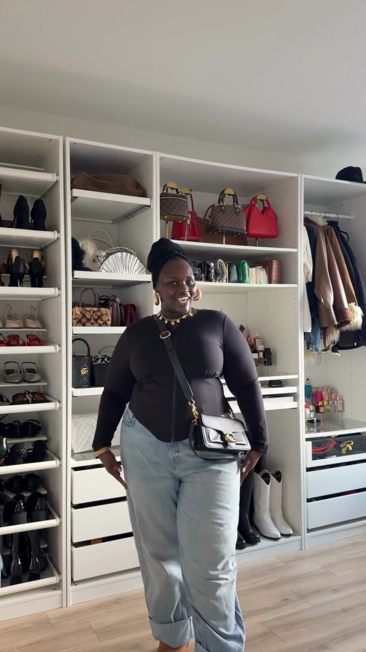 If you have no idea what to wear when running your errands- here’s a simple outfit idea! Let me know what you think 🤎

Comment “send this” for links to this full look

SPF: @kiehls , lip balm @eadem.co , Fragrance: She’s Here @forvrmood 

#plussizeootd #getdressedwithme #curvefashion #plussizeoutfit #casualootd