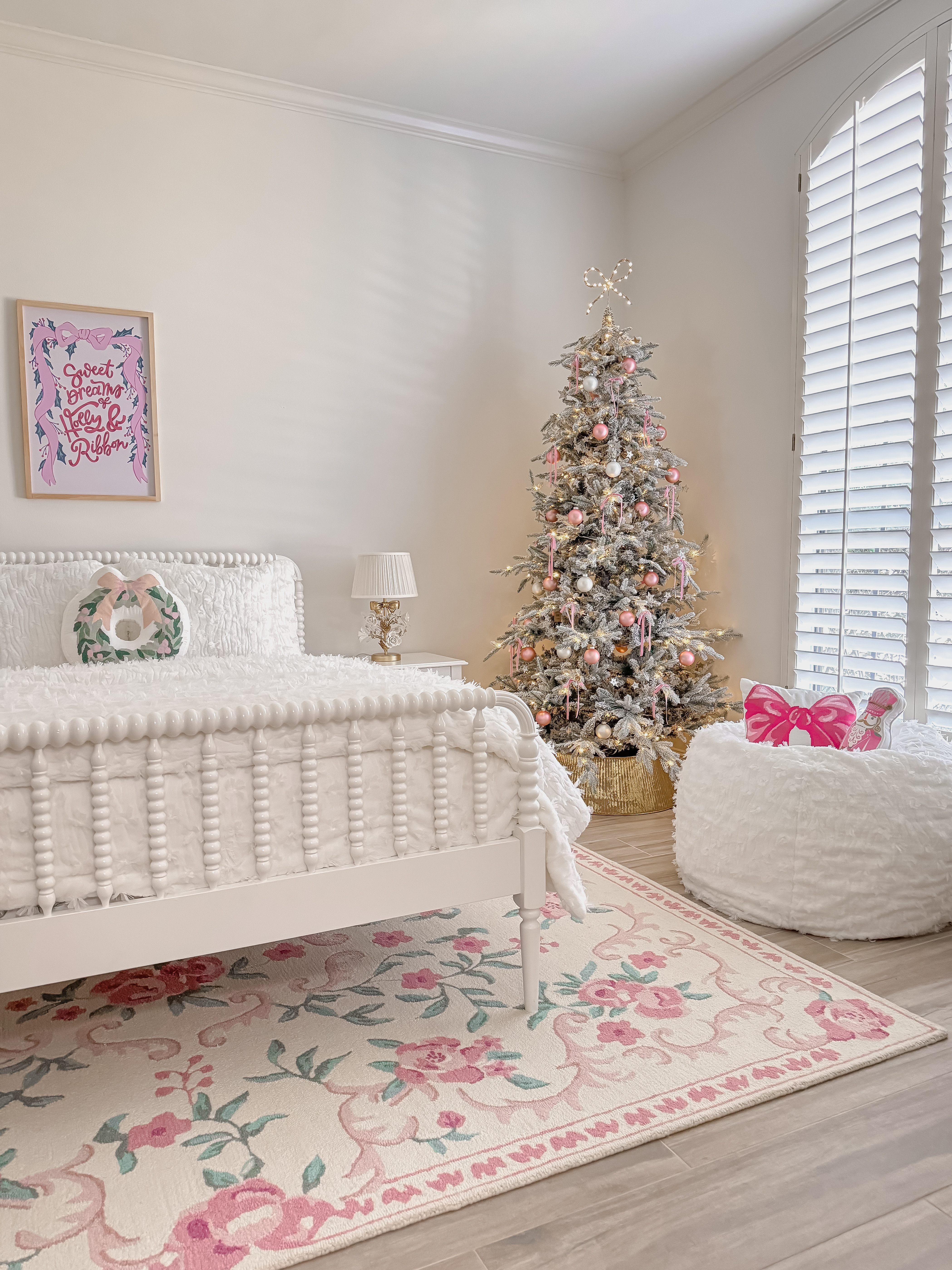 My daughters Pink Christmas bedroom 


#LTKKids #LTKHoliday #LTKHome