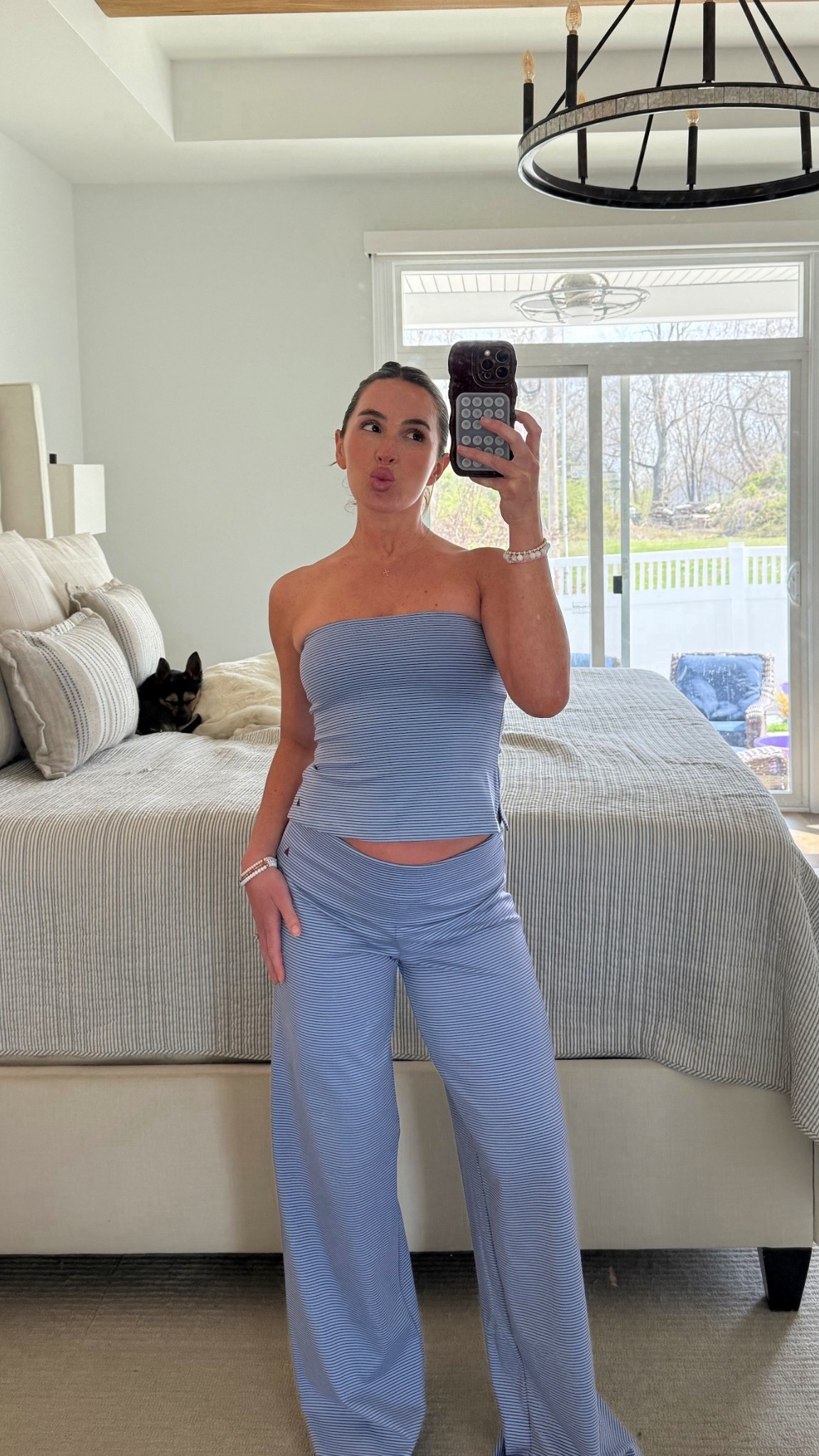 Launching Thursday, March 26 at 11 AM CST KILEY10 to save ! I’m 5’2” in extra small top and bottom but I think I will want a small top and a couple of weeks due to pregnancy but I can see the extra small pants fitting me my whole pregnancy 