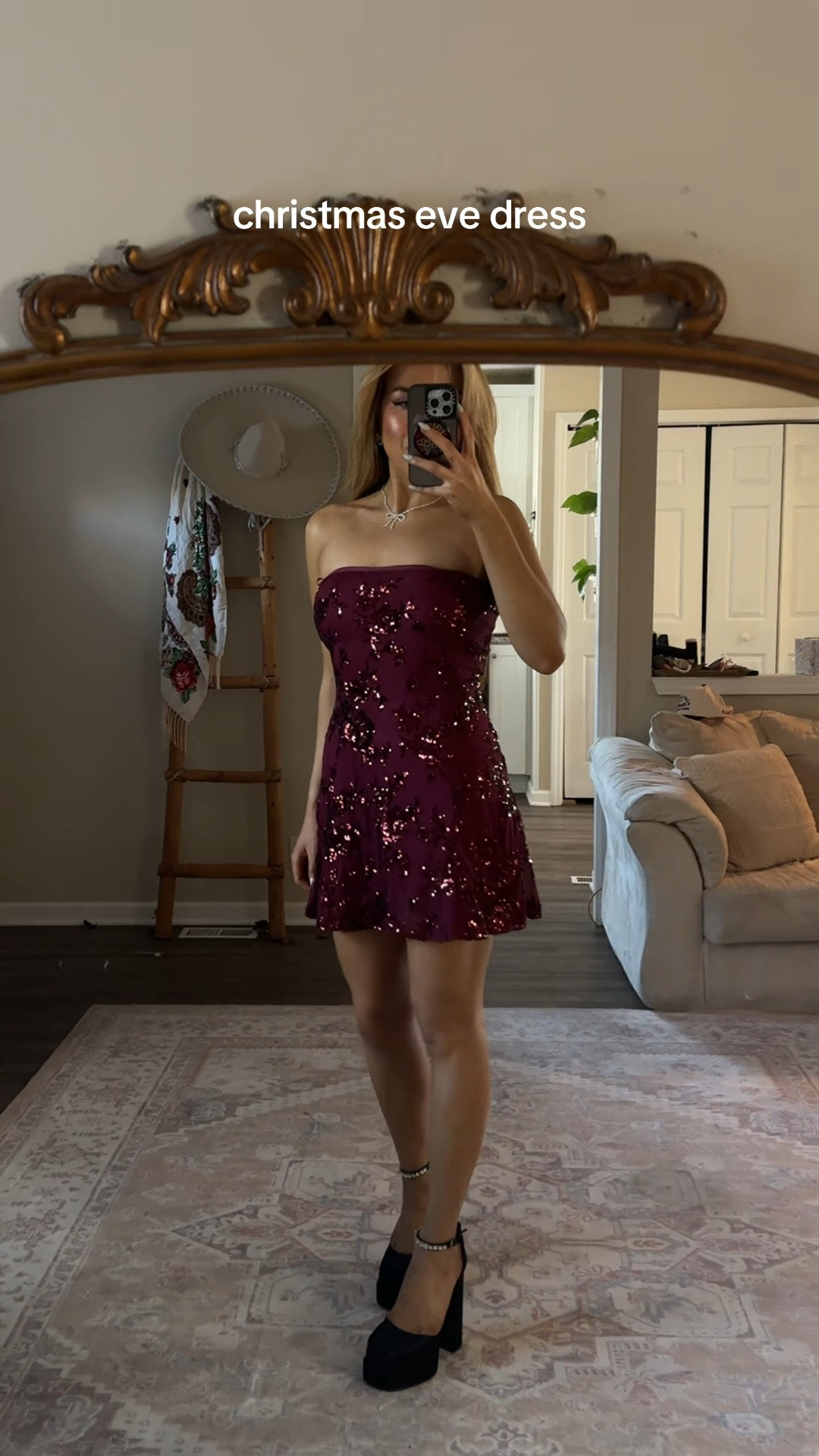 Windsor dress size small 

#LTKHoliday #LTKootd