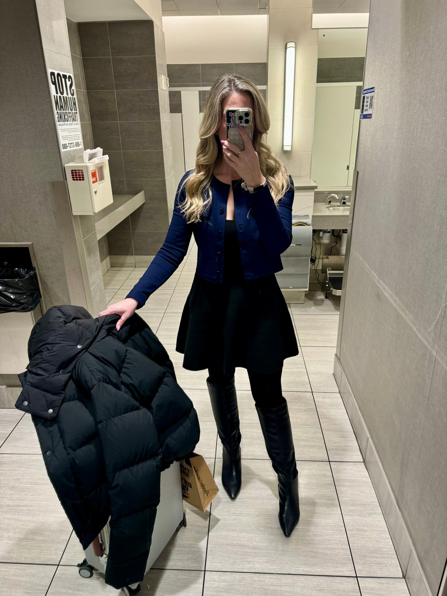 Affordable Airport OOTD

#ootd #lbd #h&m #travelfit #navyandblack #fitandflaredress #dress #corporate

#LTKTravel #LTKSpringSale #LTKStyleTip