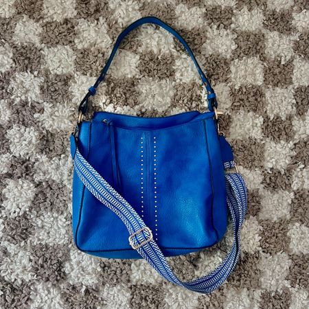 Blue hobo bag - comes in multiple colors @amazonfashion


#LTKFindsUnder50 #LTKItBag #LTKStyleTip