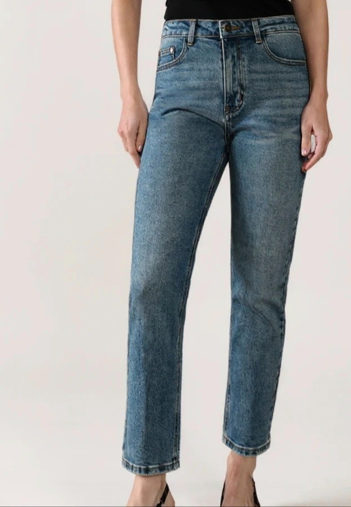 High rise slim ankle petite jeans for short women. Blue jeans.

#LTKPetite #LTKMidsize #LTKootd