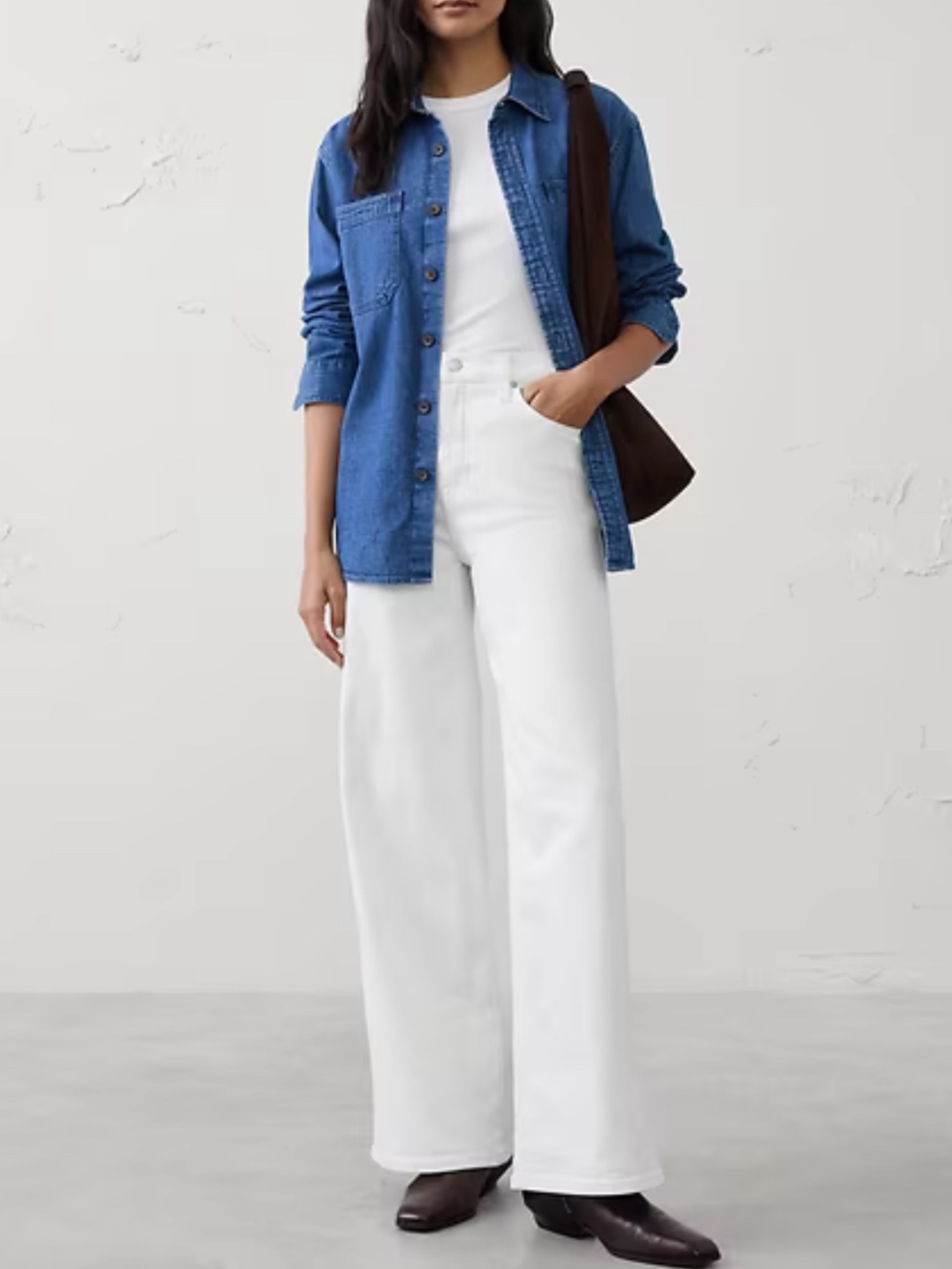 Affordable and cute white jeans that come in petite lengths. 