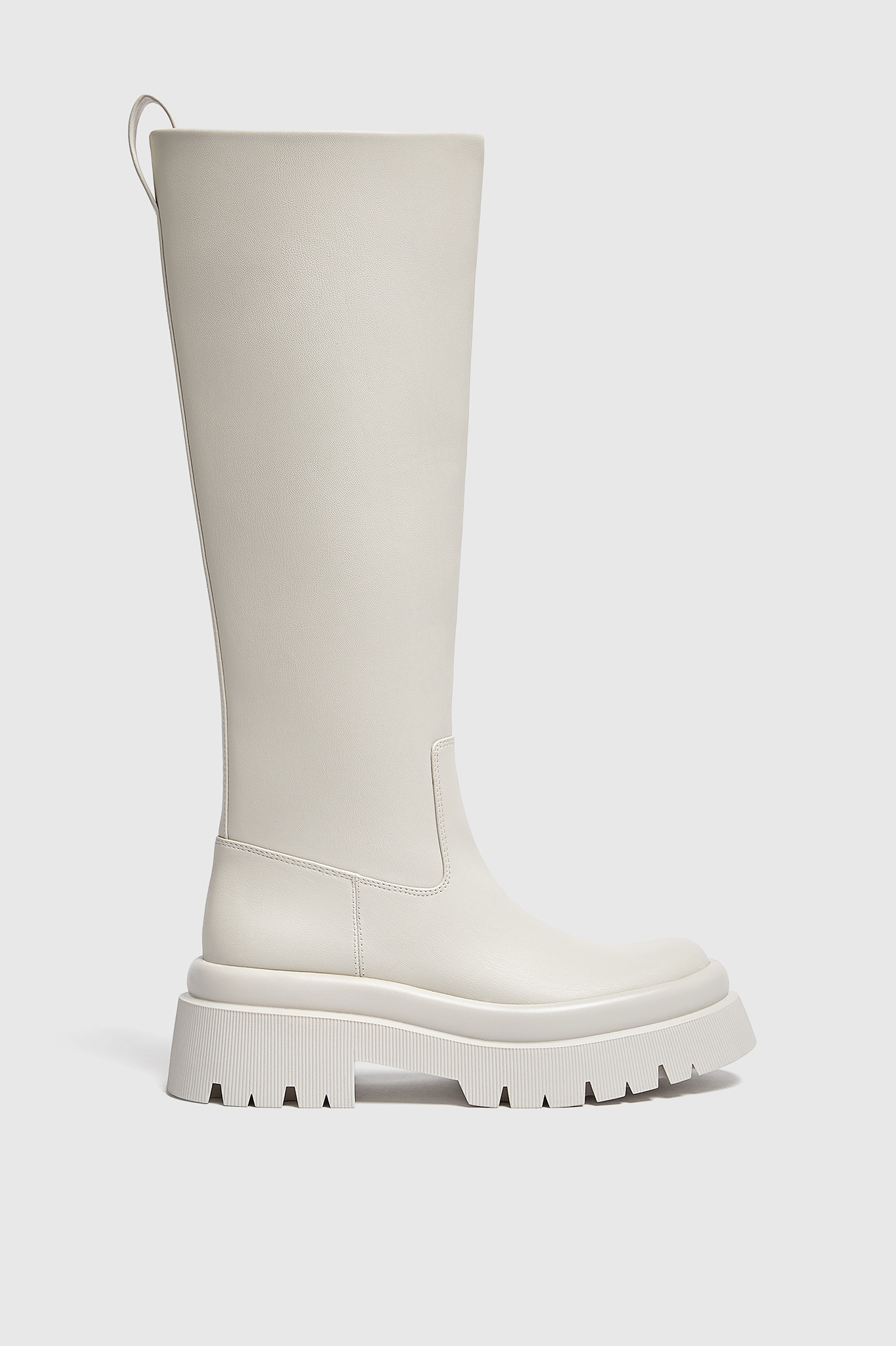 Low-heel track sole monochrome boots | PULL and BEAR UK