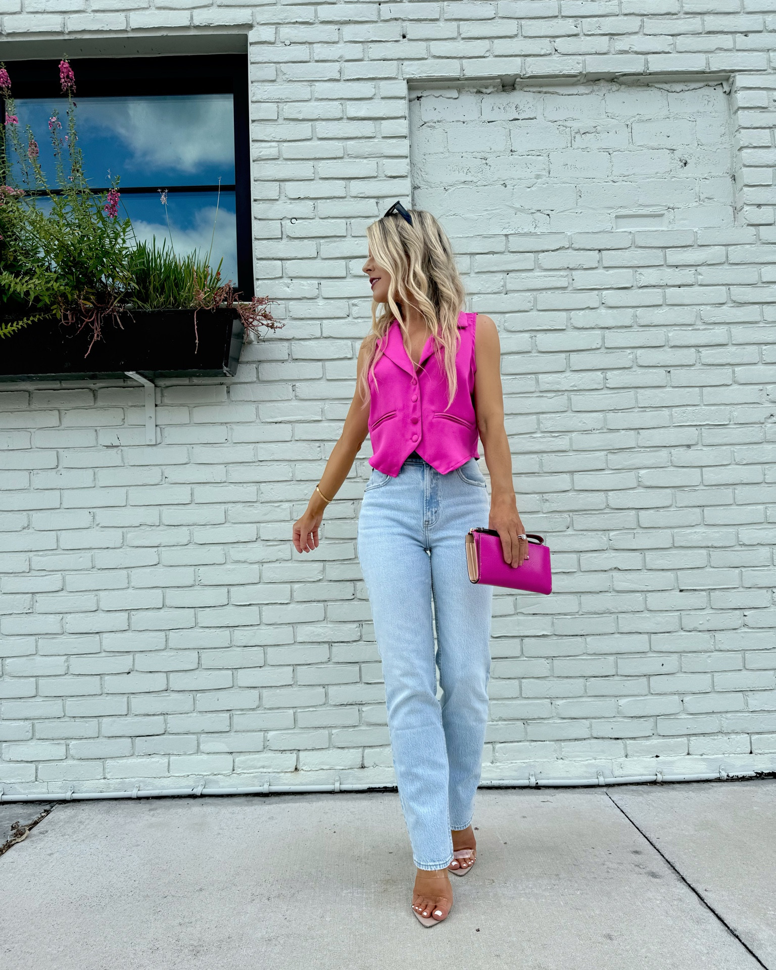 Valentine’s Day outfit

This pink vest from Amazon + high rise jeans from Abercrombie makes the cutest elevated casual outfit to wear for a Galentine‘s party, Valentine’s Day date, or spring outfit!

I'm wearing a size 24 short in the wash color "light" in the ultra high rise 90s straight jeans from Abercrombie.

These jeans come in a ton of different washes and length options to ensure the perfect fit!


#LTKSeasonal #LTKFindsUnder50 #LTKStyleTip