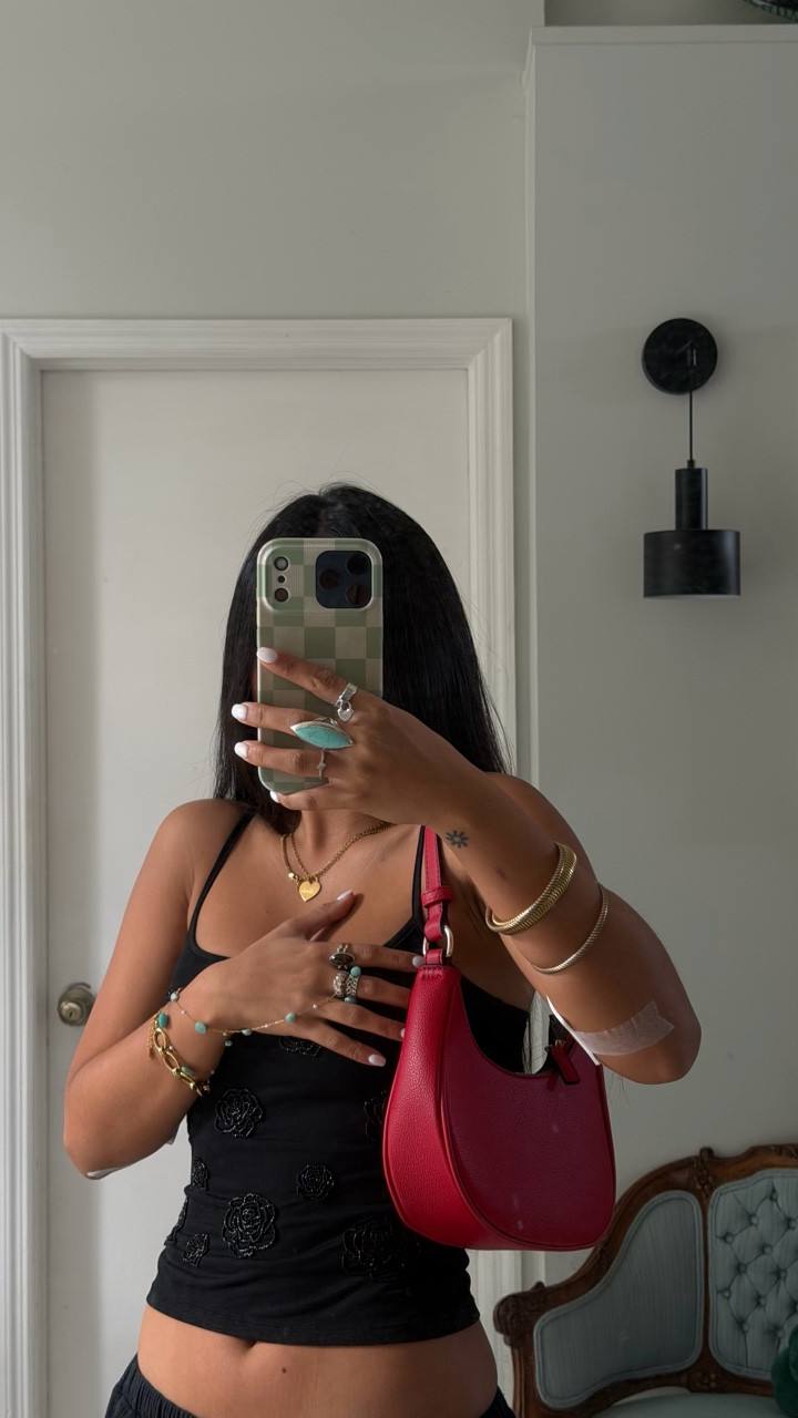 im in pain.

top @whitefoxboutique 
skirt @klassy 
flops @tkees 
jewelry @petit.moments 
bag @amazon 

#grwm #ootd #casual #outfit #maxiskirt