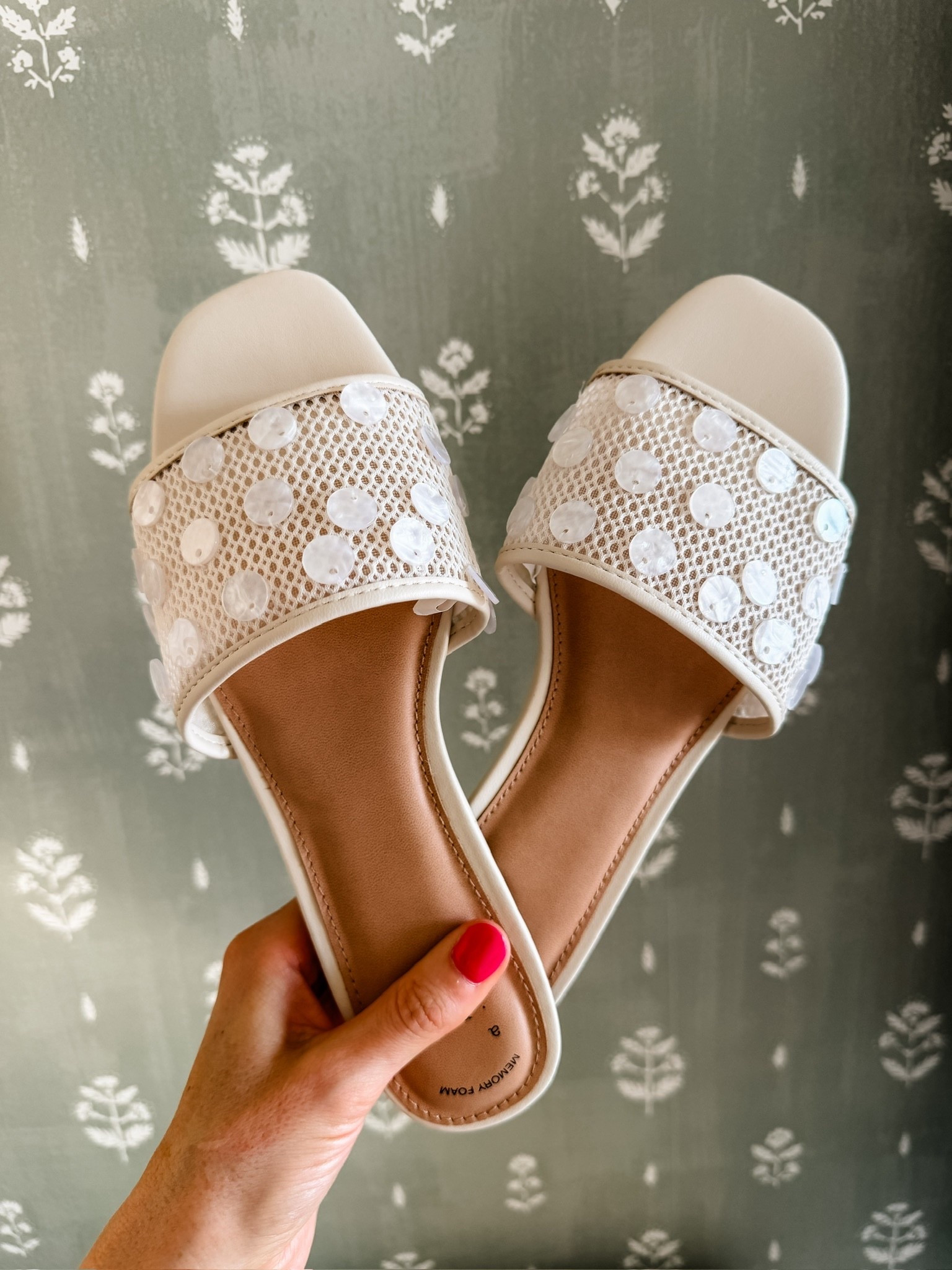 These sandals! 😍 Love these in general but these would also be so cute for a bride! These are 40% off today only!

Loverly Grey, Target circle week, sandals, spring sandals

#LTKSeasonal