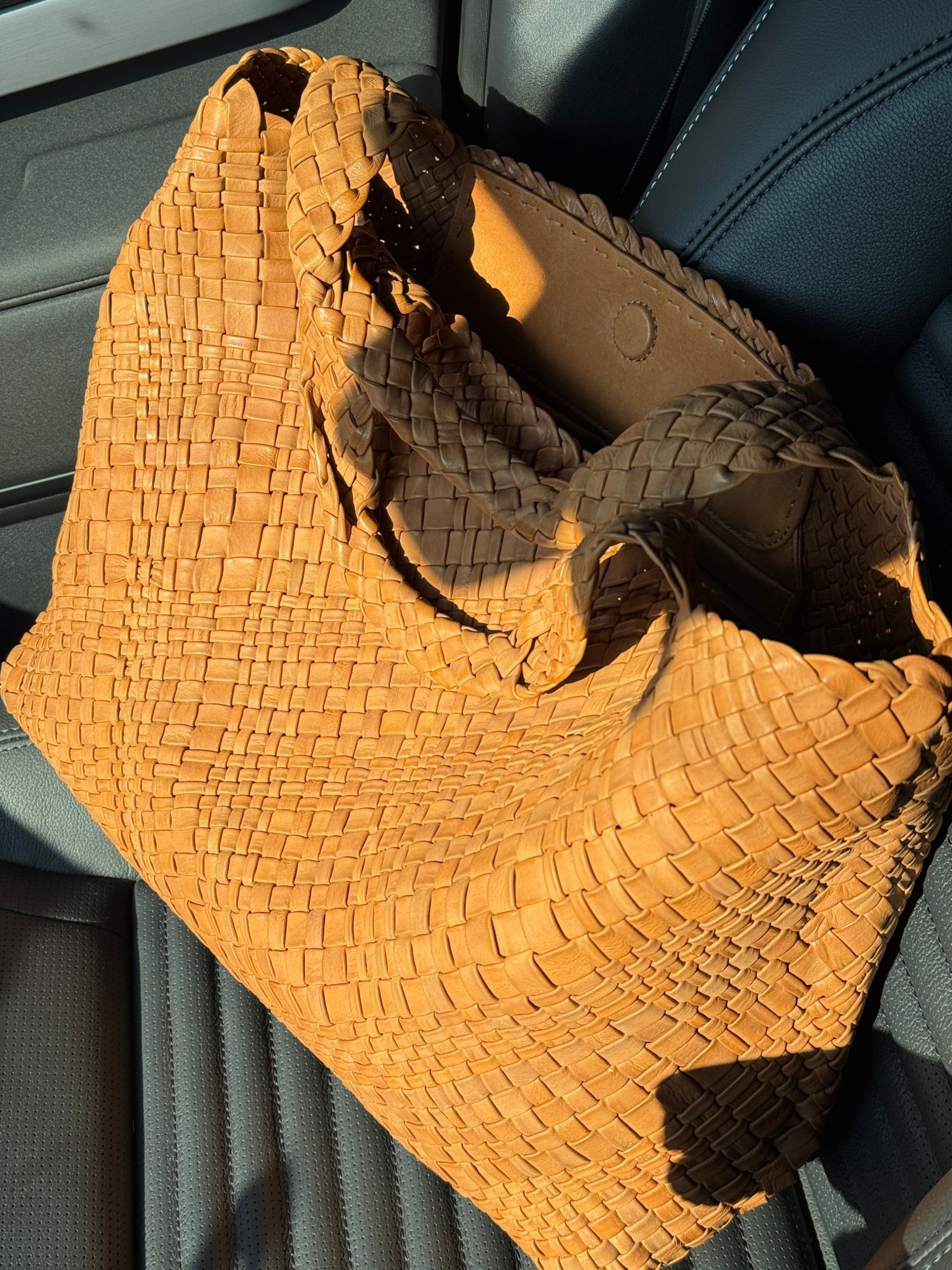 What 👏🏼 a 👏🏼 BAG 

@overlandsheepskin


#LTKStyleTip #LTKItBag #LTKMens