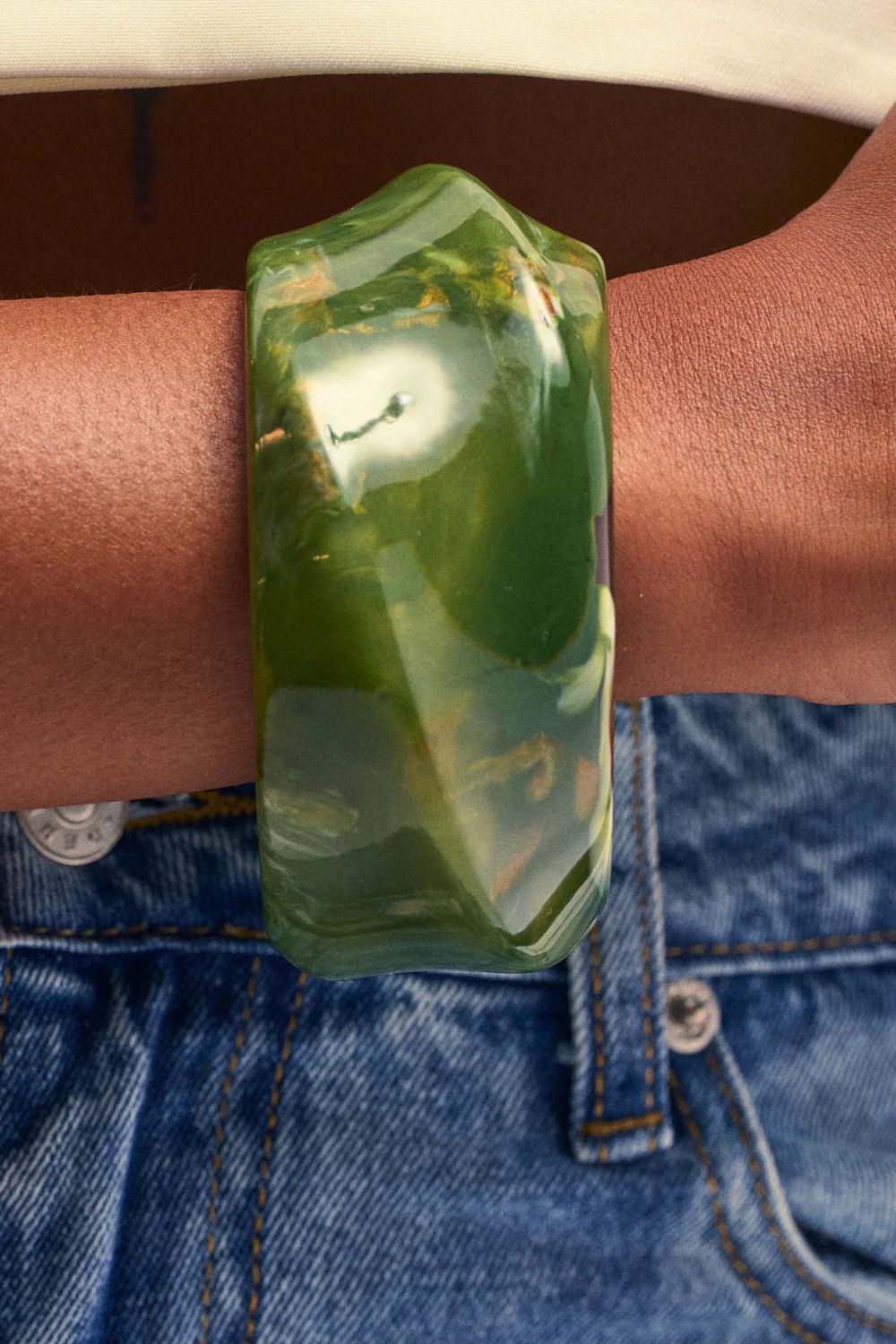 RESIN SWIRL BANGLE IN GREEN | AKIRA
