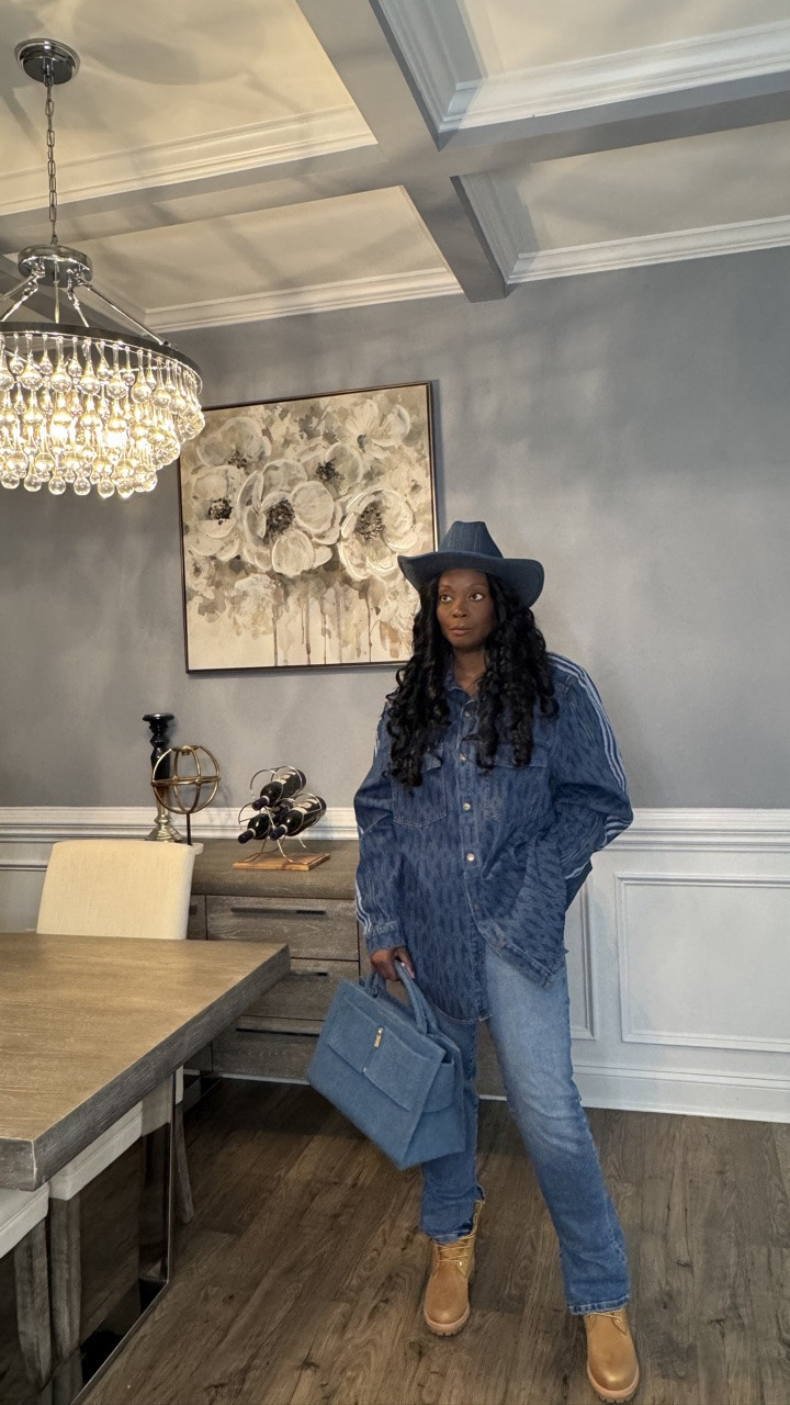 I’m here to show you my outfit, cause I think it’s cute 😝

#ootd #ivypark #denim #denimdenimdenim #rakeedahscloset