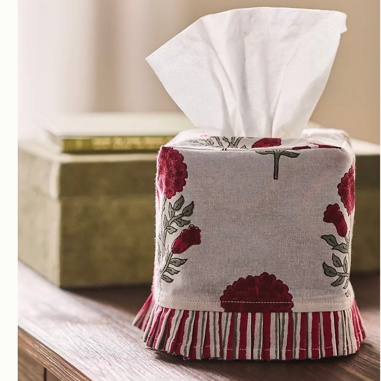 This has to be the cutest tissue box cover I’ve ever seen!

I love the block print fabric with the pop of red and coordinating striped ruffle.

This cover also comes in 2 other color color ways/patterns, but the red is definitely my fave!

home decor • bathroom decor • tissue box holder • cottage style • English country • Nancy Myers style 

#LTKHome