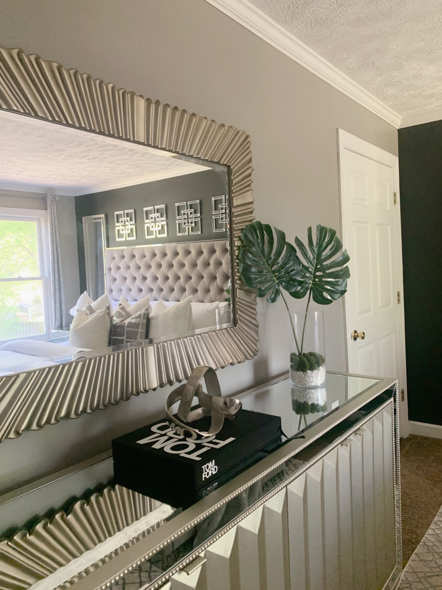 Wall mirror 🔗
Glam decor
Bedroom decor


#LTKSaleAlert #LTKHome #LTKSeasonal