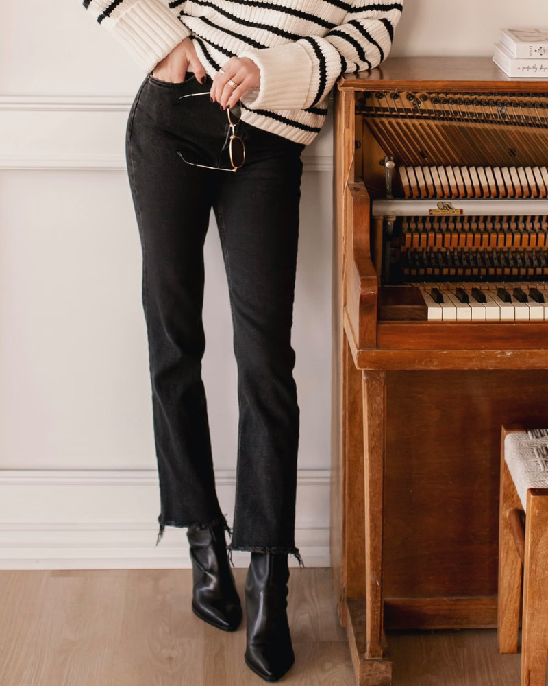 Ultra High Rise Ankle Straight Jean | Abercrombie & Fitch (US)