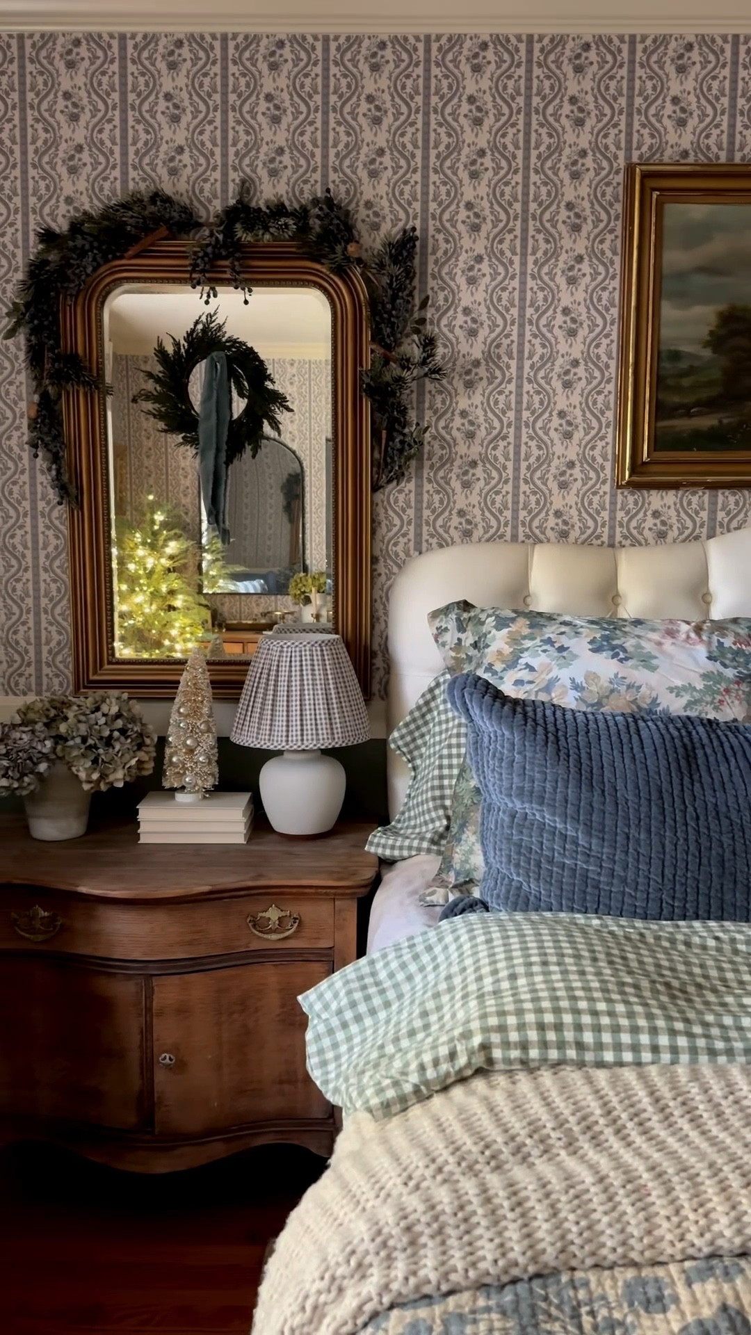 Cozy Christmas bedroom decor and inspo

#LTKHome #LTKSeasonal #LTKHoliday