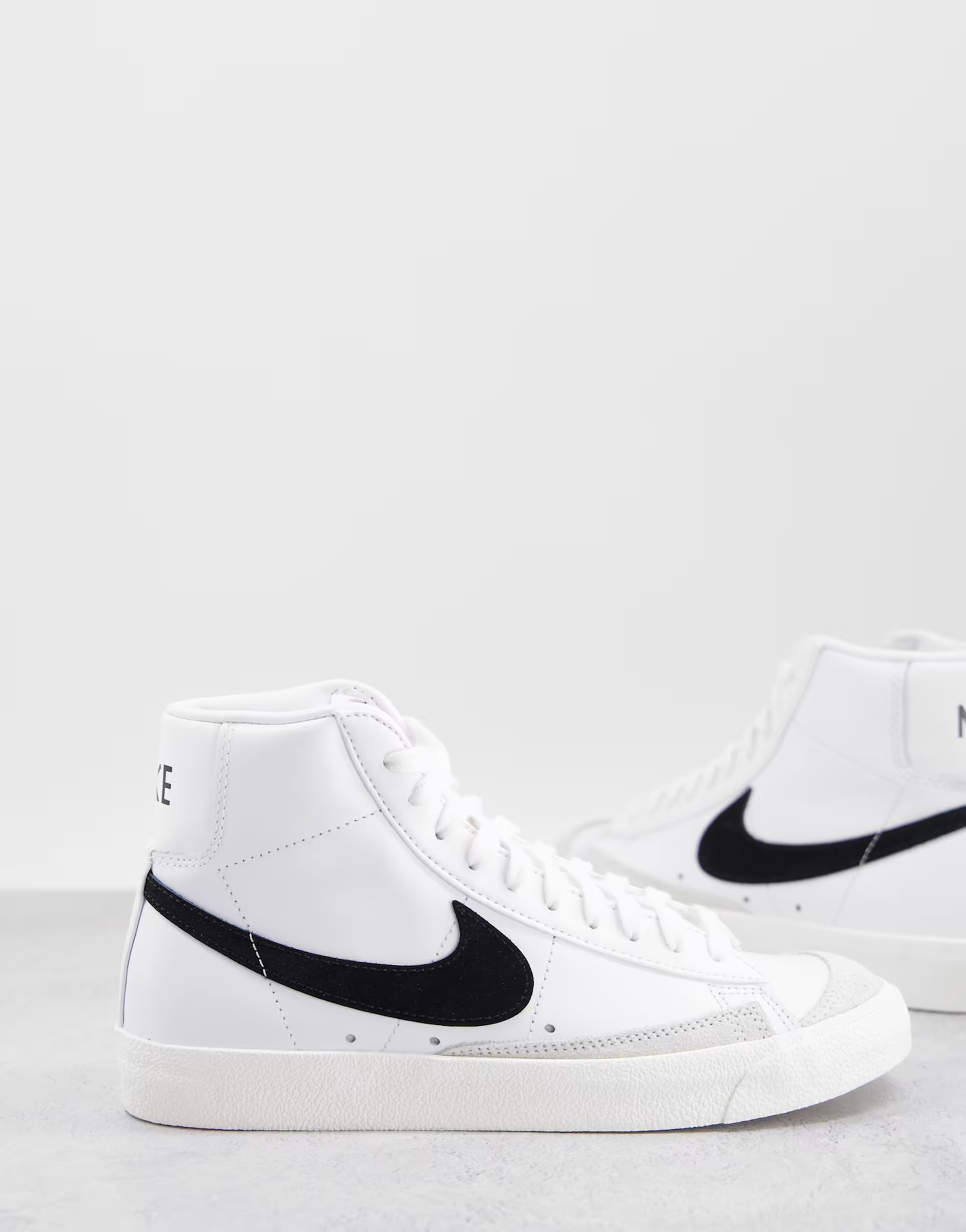 Nike Blazer Mid '77 Vintage sneakers in white and black | ASOS (Global)