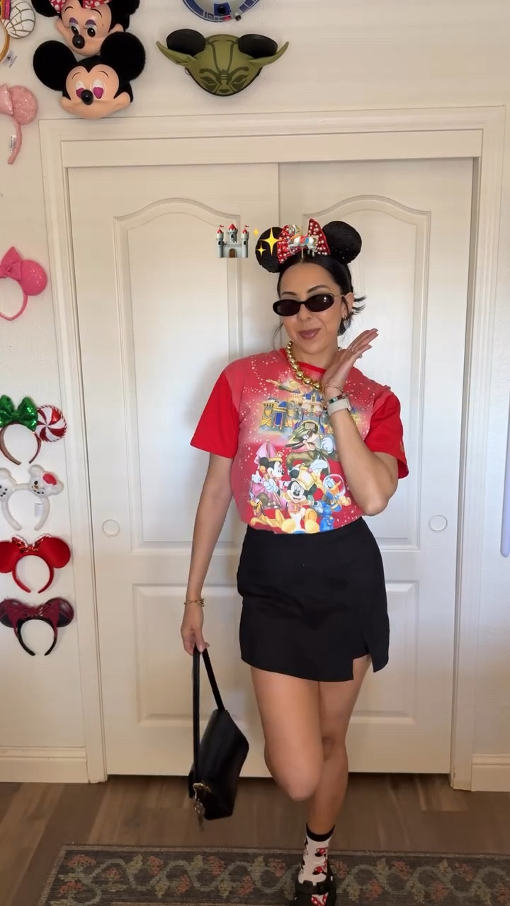 Restyling one of my favorite vintage tees for spring — the warmer weather is calling my nameeee ☀️

Tee @mercari 
Skort @winkbay_us 
Shoes @skechers 
Ears and bracelets @superfanbybaublebar 

#disney #vintagedisney #disneystyle #disneyland #disneystore

#LTKootd #LTKgrwm #LTKTall