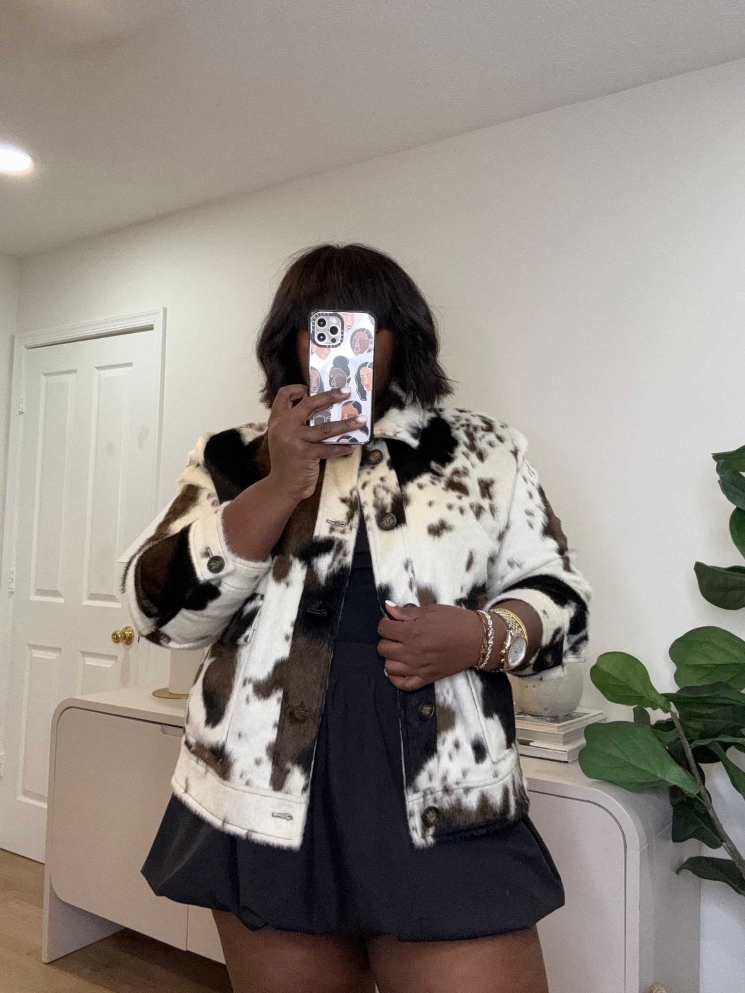 This cow-print faux fur jacket is that one piece that turns a regular outfit into main character energy. If you want a statement without trying… this is it. #WinterOutfits #FauxFurJacket #CowPrintJacket #StatementCoat #WinterStyleInspo #OOTD #LTKFashion

#LTKootd #LTKMidsize #LTKSeasonal