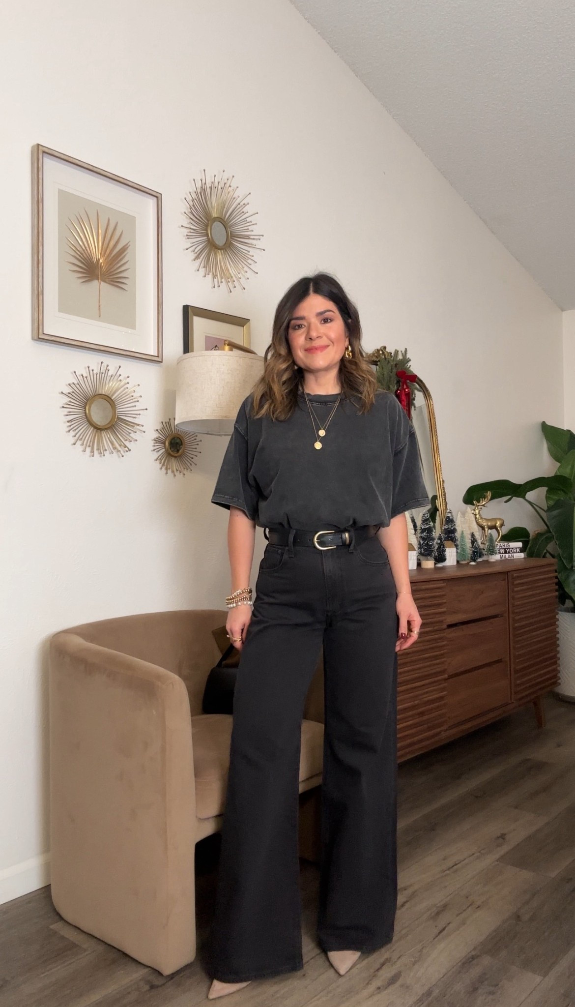 Take 30% off the most flattering jeans!
Tee size small
Jeans size 25/31

#LTKHoliday #LTKootd #LTKSaleAlert