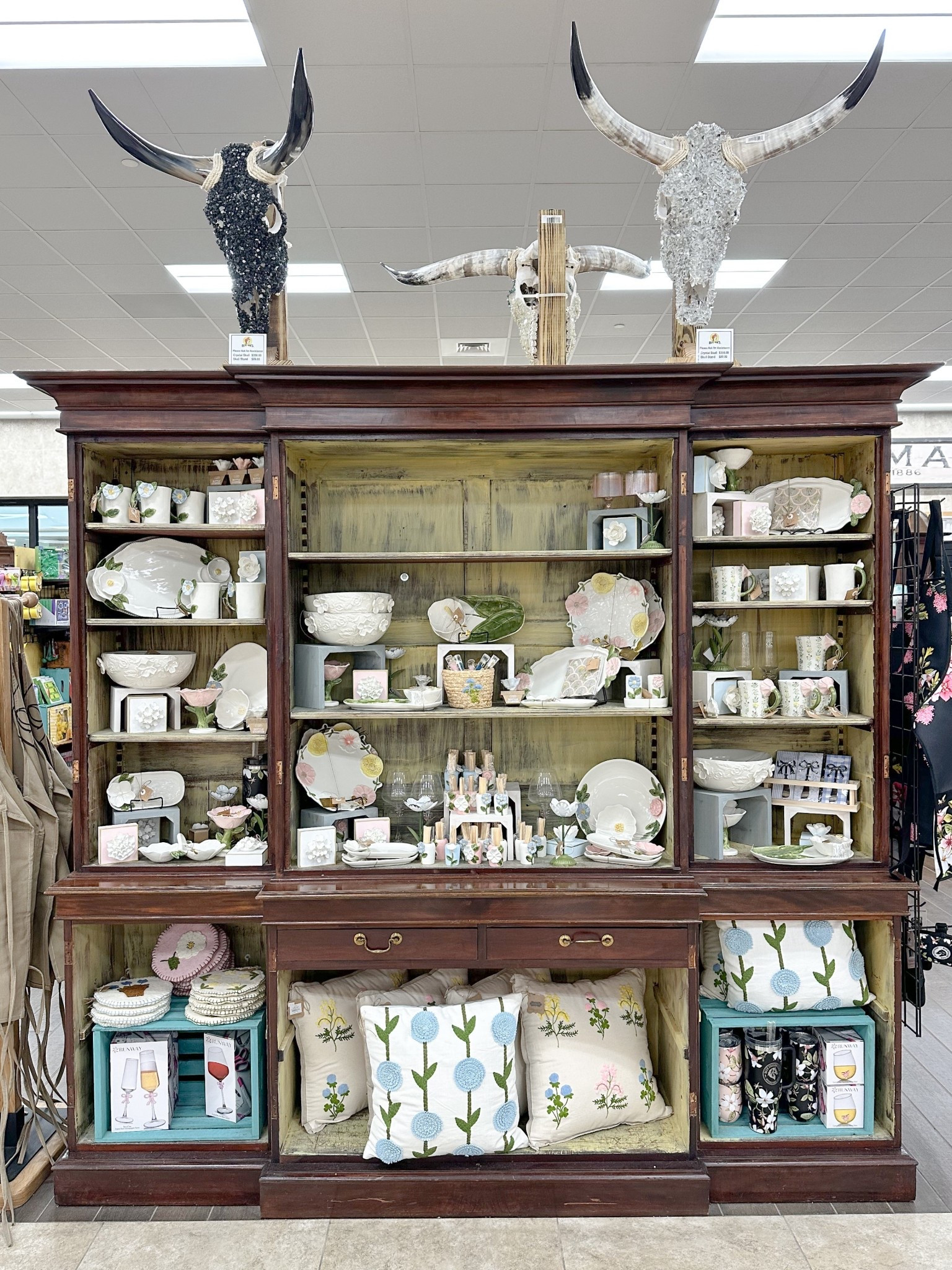 a display where nancy meyers interiors meets southern country charm, as found at buccee’s <3

#LTKSeasonal #LTKHome