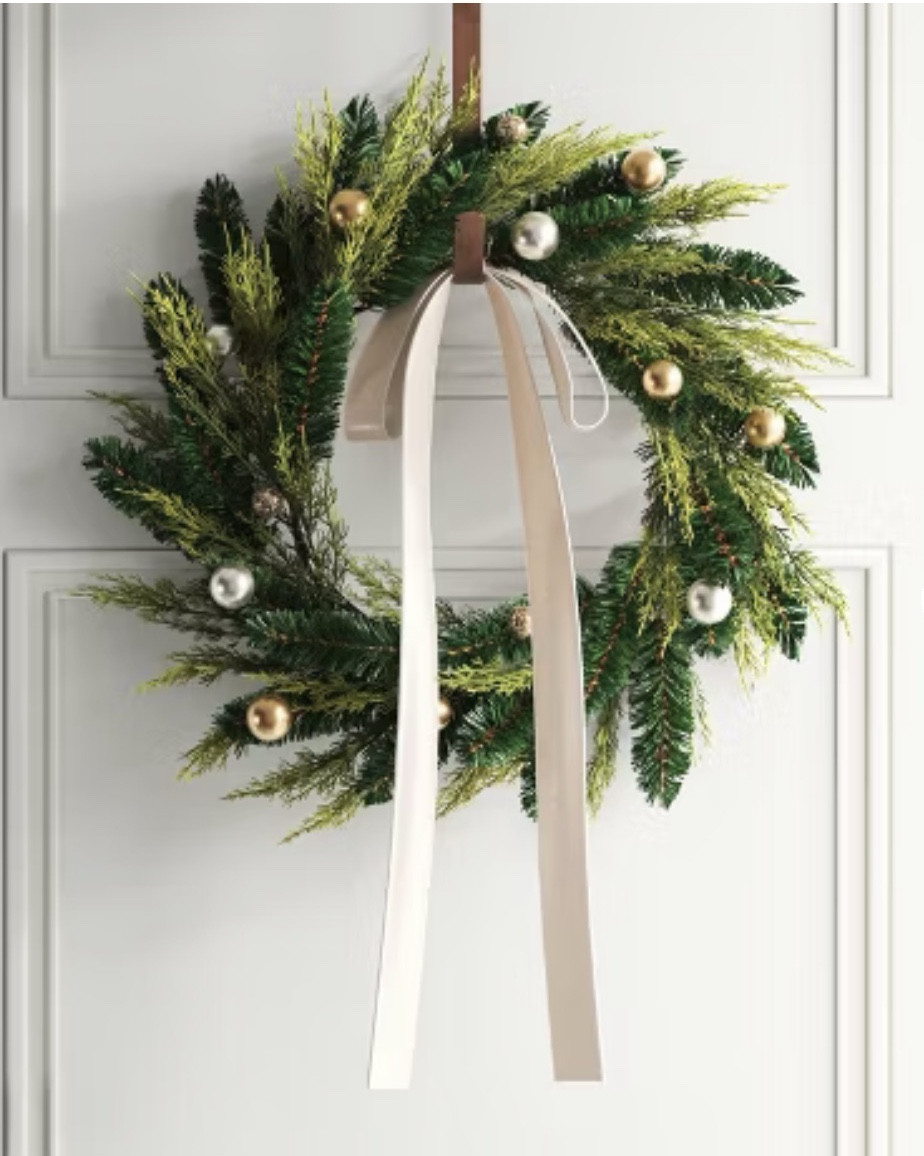 Christmas decor #holidaydecor #christmas #decor

#LTKFindsUnder100 #LTKSeasonal #LTKHoliday