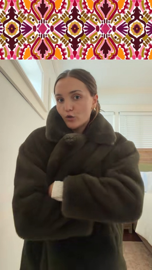 A longer intro vid to NEW SERIES- just for fun! Making an effort to share more day-to-day & Vife here starting with my ootd coordinating with my pattern of the day! Taking any suggestion for series name.... So far just have POTD OOTD.....?
For now (until a better name comes along), consider this Day 1 of POTD OOTD! Have a good week!
Xx
Sofia

#LTKdayinmylife #LTKstorytime #LTKootd