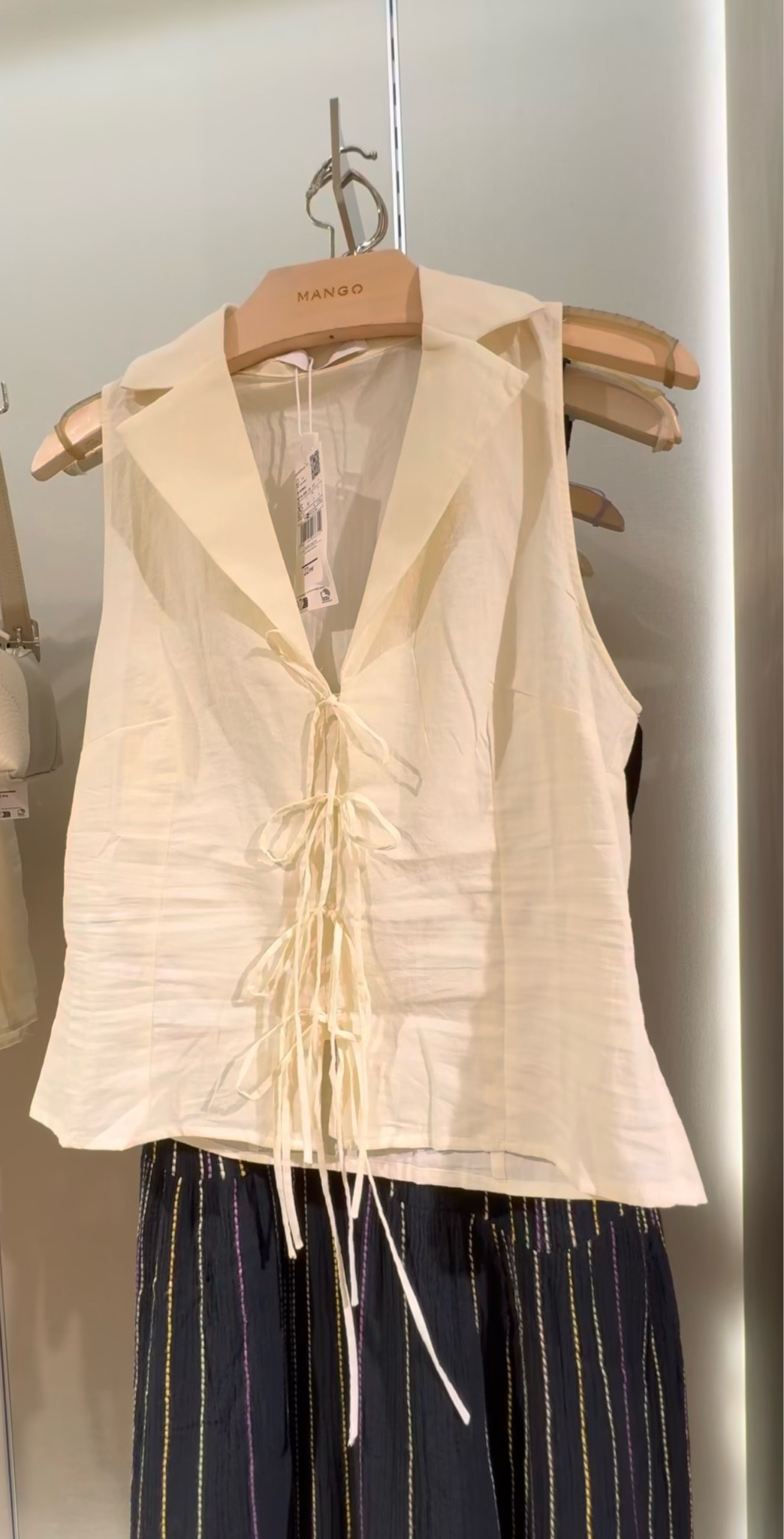 Bow fever! Love this sleeveless blouse 🎀

#LTKFindsUnder100 #LTKSeasonal #LTKU