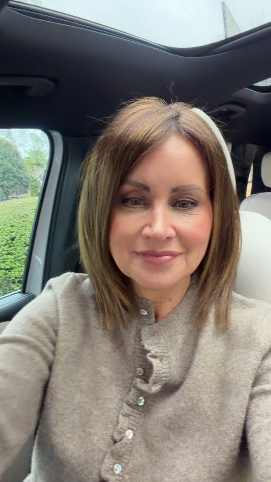 Zara. Cardigan sweater - size up if in-between sizes, the sizing on the website that says it runs large is incorrect!

Use code LAURA on my jewelry!

Size down of in-between sizes in my jeans!