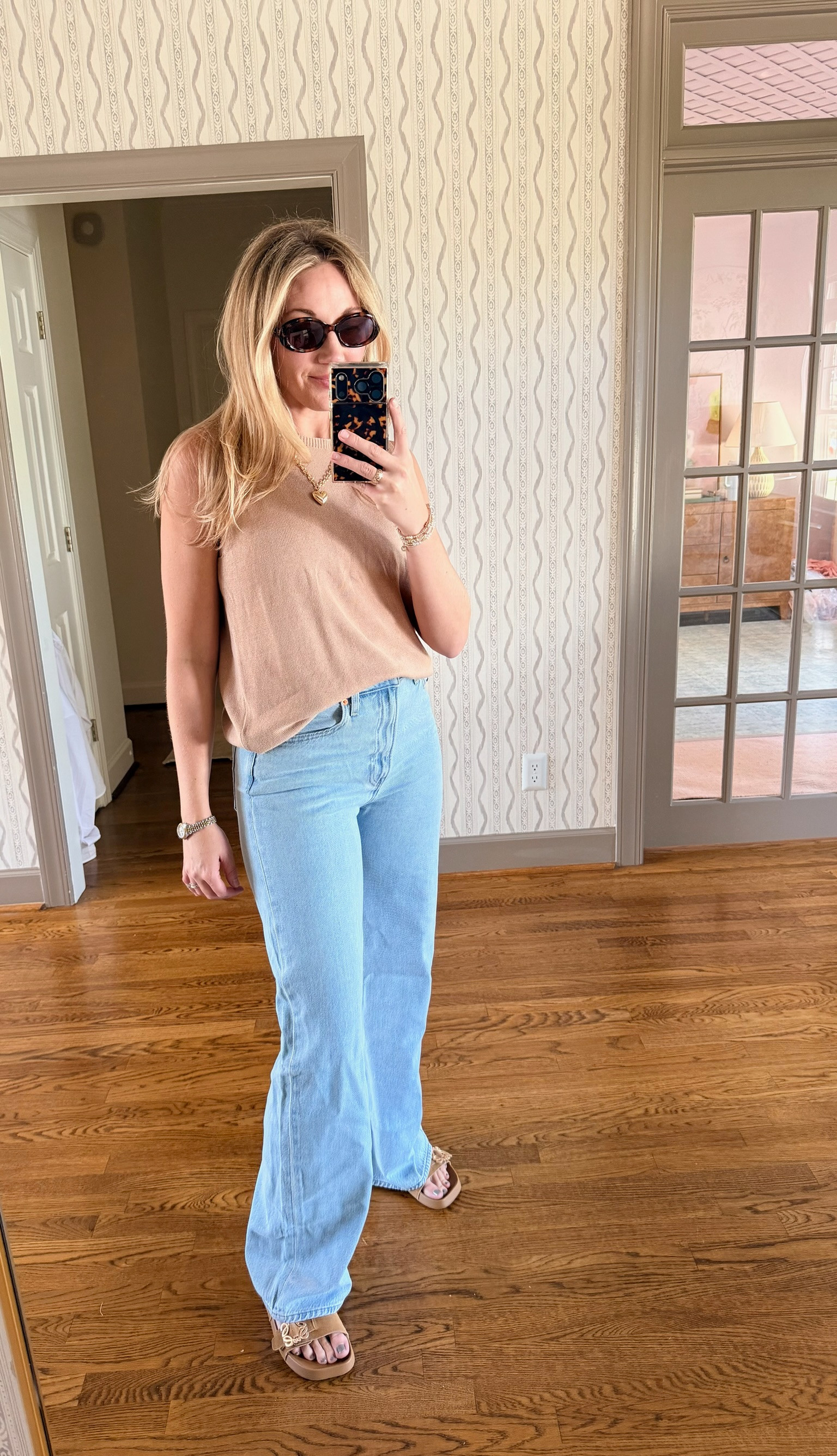 Casual and chic OOTD!

Levis in size 28, Amazon top in size Small 

 #AmazonFinds #AmazonFashion #theSouthernSource #LTKdayinmylife #LTKgrwm #LTKootd