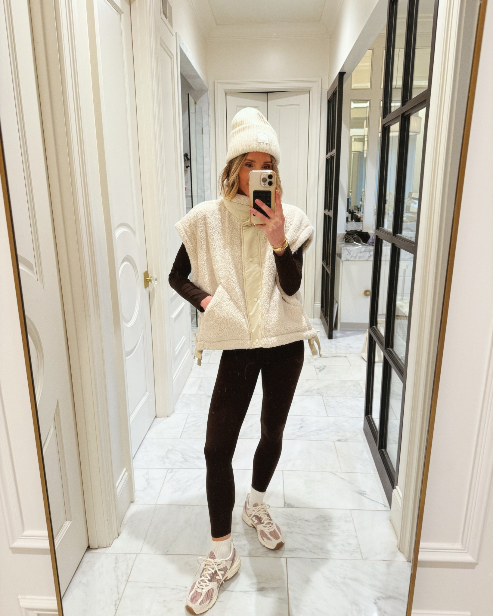 Casual winter athleisure outfit 