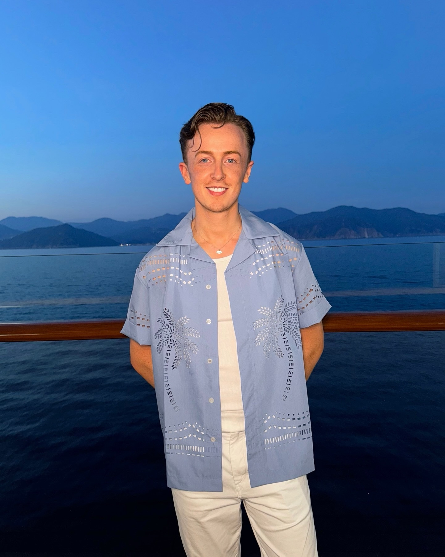 Life’s too short to stay on land🌊

Outfit details: 
Shirt @reiss x @che.studios
Vest @riverislandman 
Trousers @hm_man 
Shoes @axelarigato