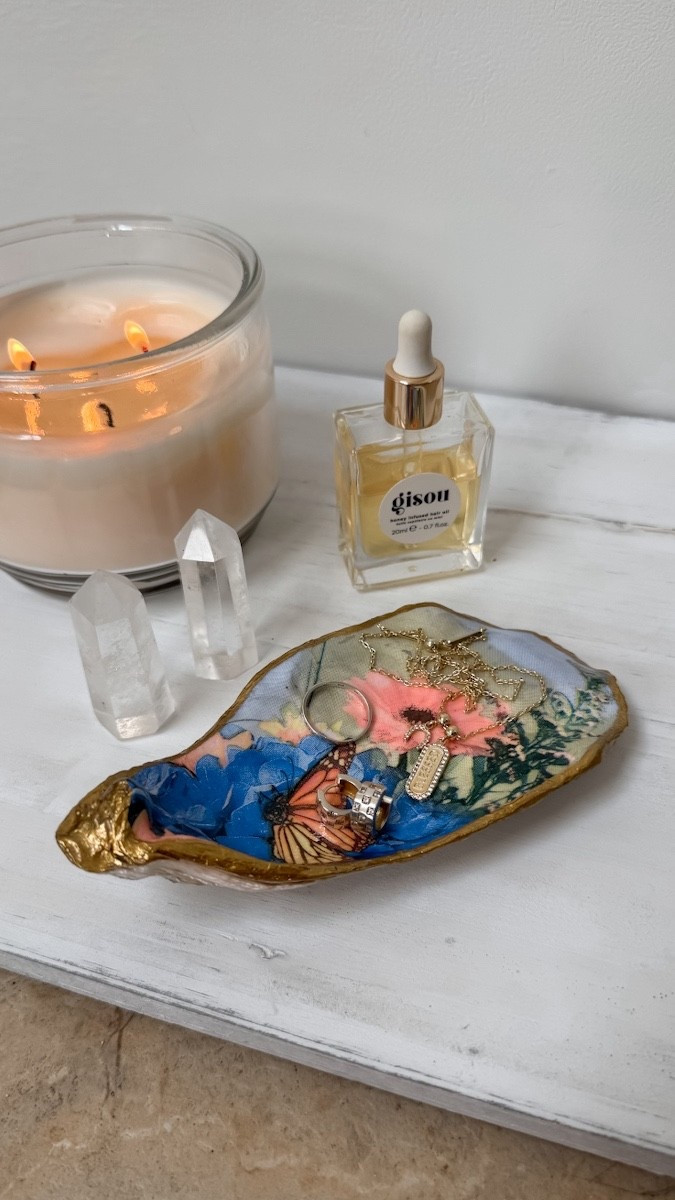 Cutie little summer DIY 🐚 Decoupaged seashells you can use as a trinket dish 🤍

Sea shells, beach, pool, create, crafts, aesthetic, summer, jewelry, candle, decor, DIY


#LTKHome #LTKBeauty #LTKSeasonal